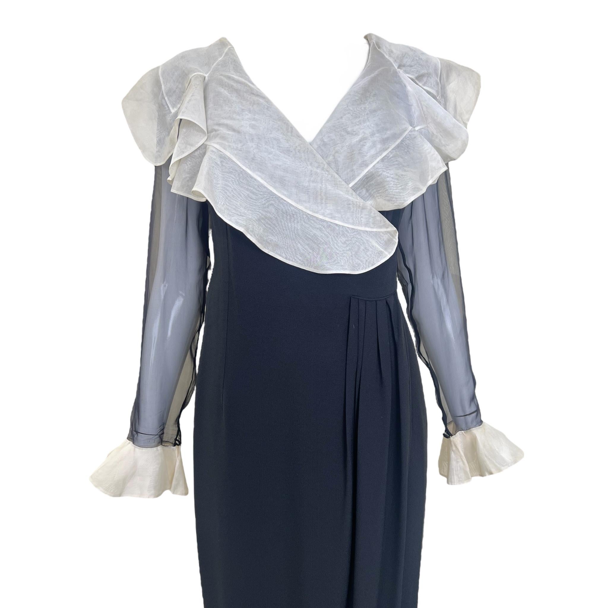 Noir Valentino S/S 1991 - Robe du soir noire enveloppante avec col à volants ivoire en vente