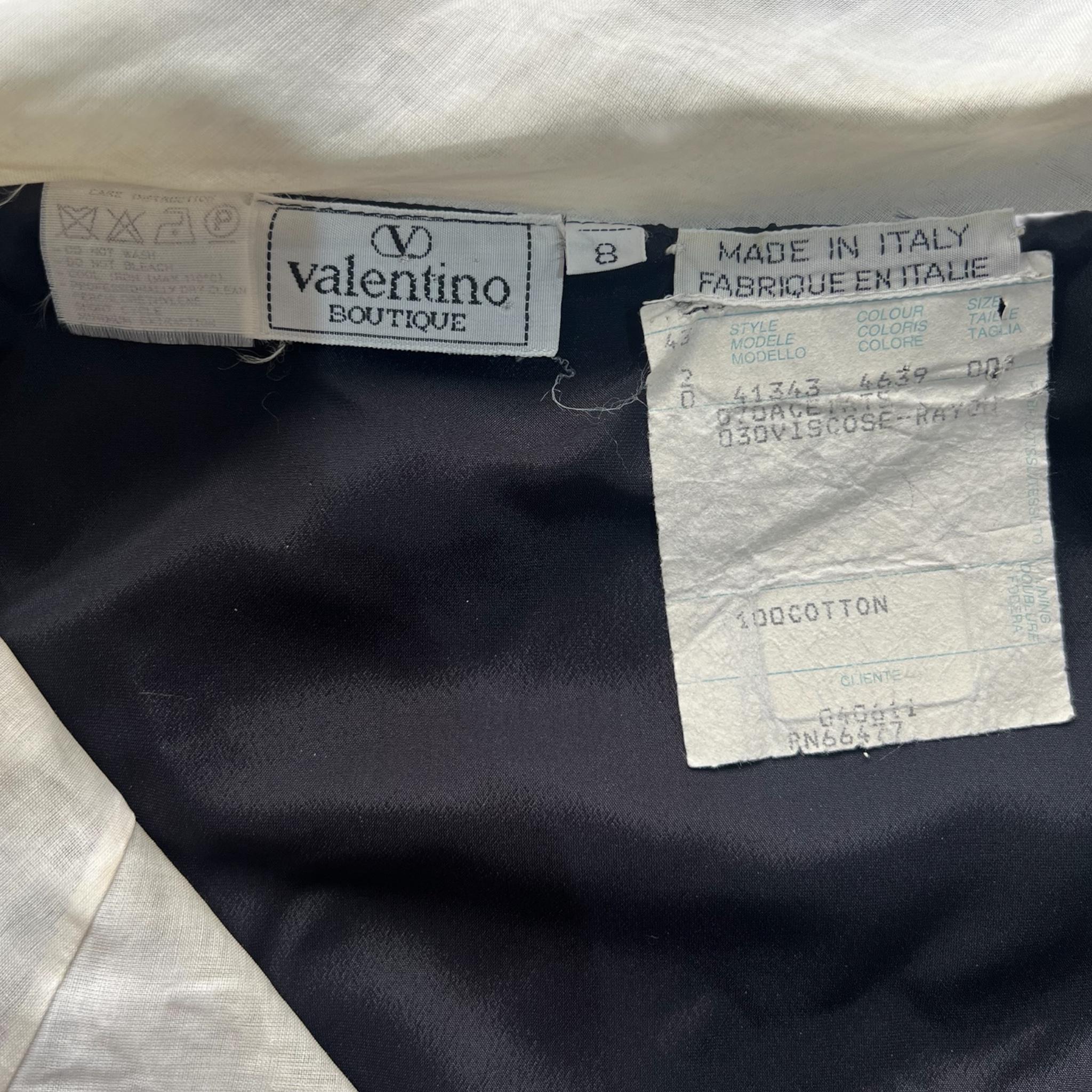 Valentino S/S 1991 - Robe du soir noire enveloppante avec col à volants ivoire en vente 1