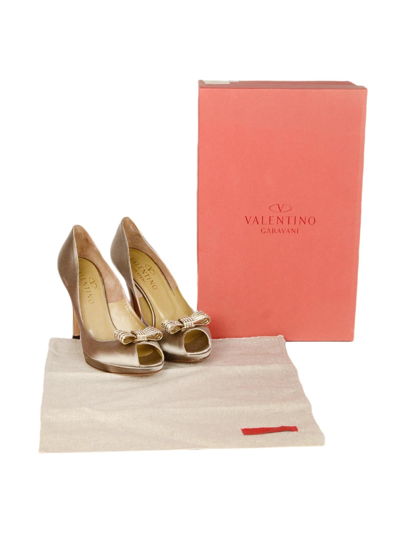 Valentino Sand Satin Peep Toe Pumps W/ Crystal Encrusted Bow Toe Sz 36.5

Made In: Italy
Color: Sand, gold
Hardware: Goldtone
Materials: Satin, metal, crystals
Closure/Opening: Slide on
Overall Condition: Excellent pre-owned condition with excpetion
