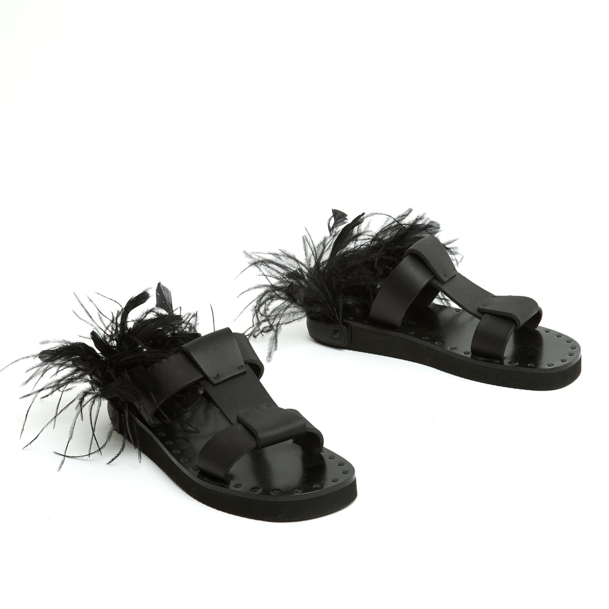 Valentino Sandales EU38 Sandalias de cuero negro y plumas Zapatos planos UK5 US7.5 Negro en venta