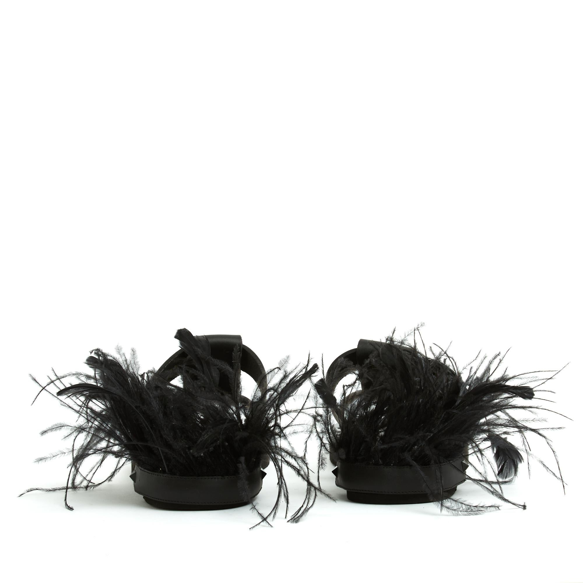 Valentino Sandales EU38 Sandalias de cuero negro y plumas Zapatos planos UK5 US7.5 en Nuevo estado para la venta en PARIS, FR