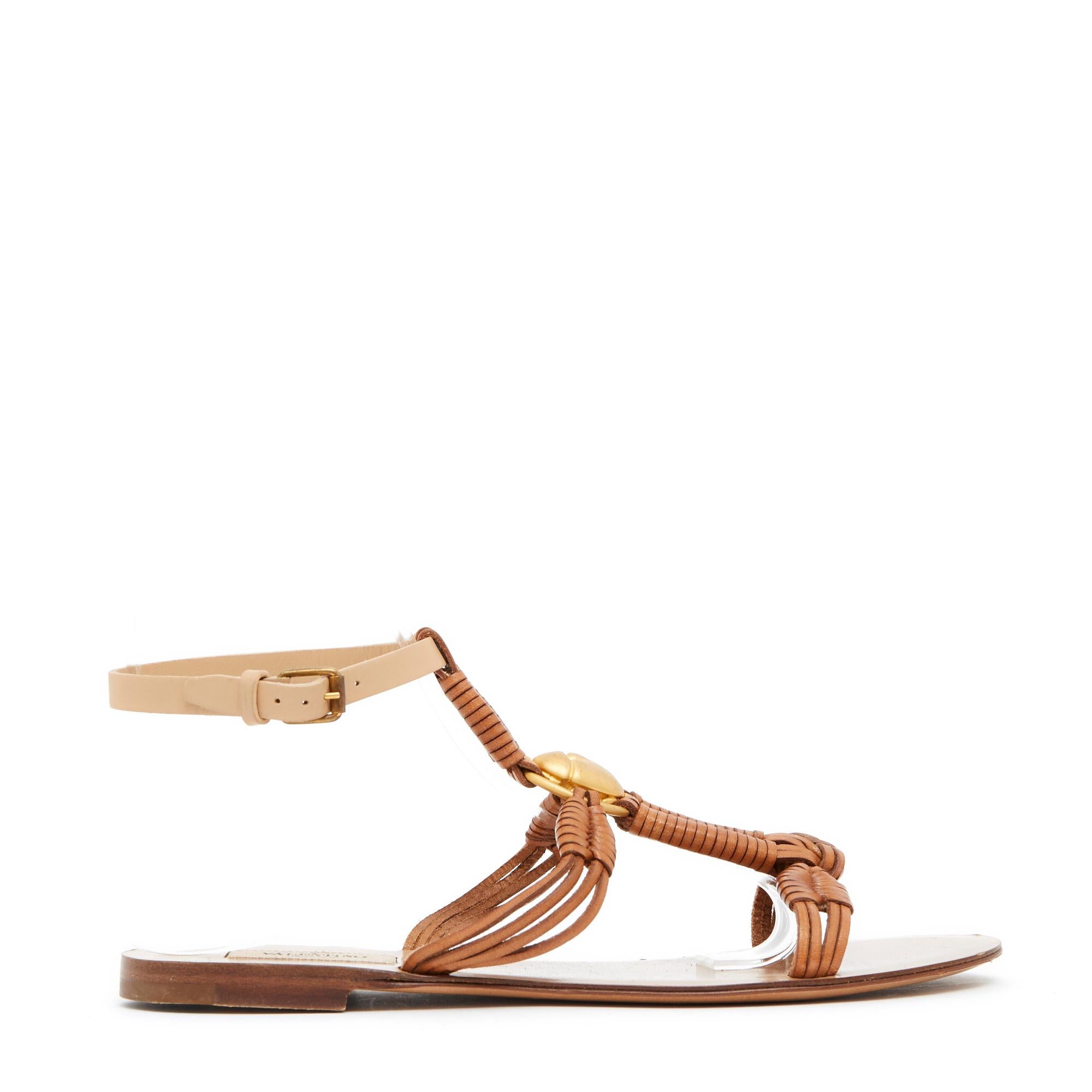 Valentino Garavani barefoot sandals in wide braided natural leather straps decorated with a large Scarab motif in matte gold metal, thin beige leather strap closed by a gold metal pin buckle on the ankle. Size 38EU, 0.5 cm heel, 24.4 cm insole. The