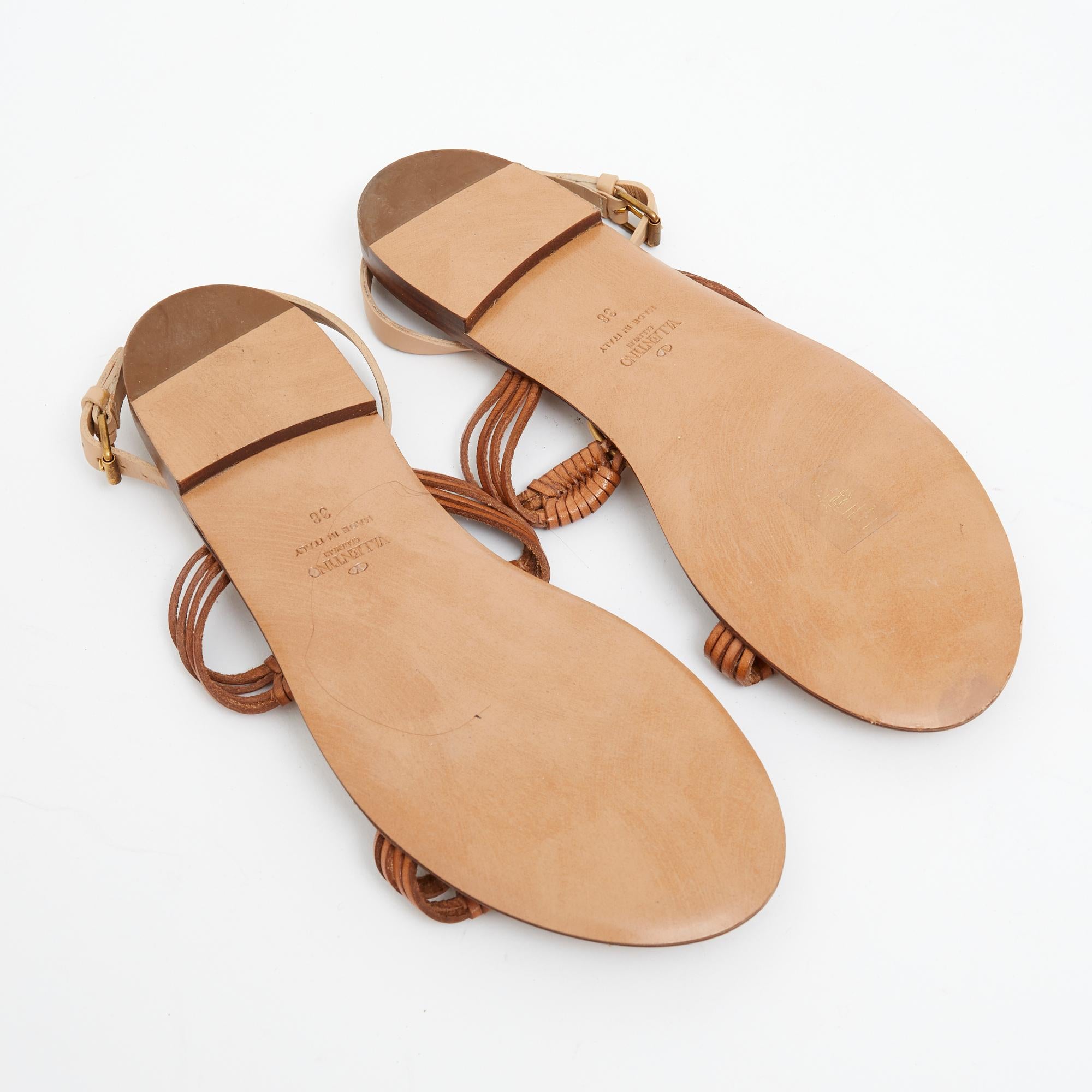 Valentino Sandales EU38 Natural Leather Precious Beauty Flats Sandals US7.5 In New Condition For Sale In PARIS, FR