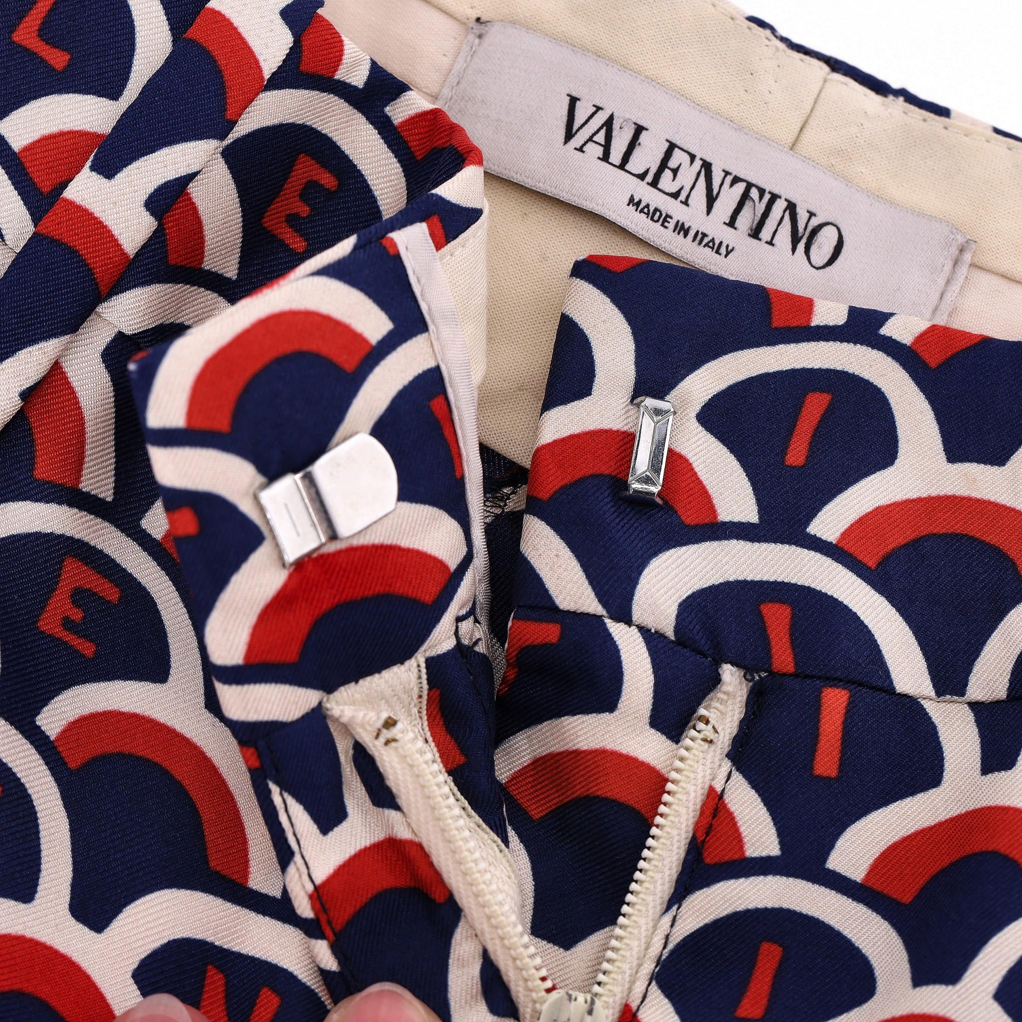 Women's Valentino Scale Logo Printed Silk Pyjama Set For Sale