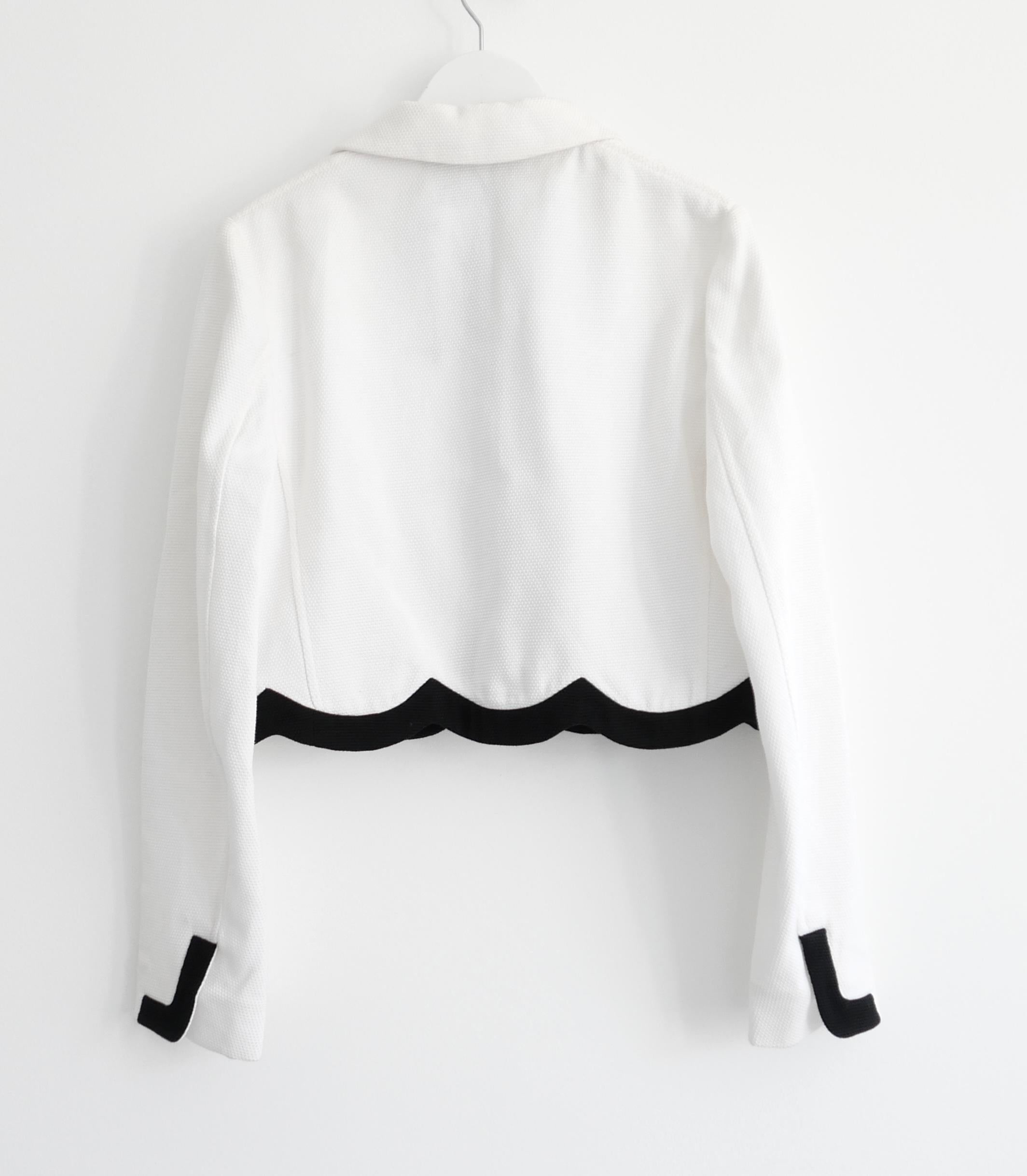 Valentino  Giacca cropped bianca e nera con bordo smerlato In condizioni Nuovo in vendita a London, GB