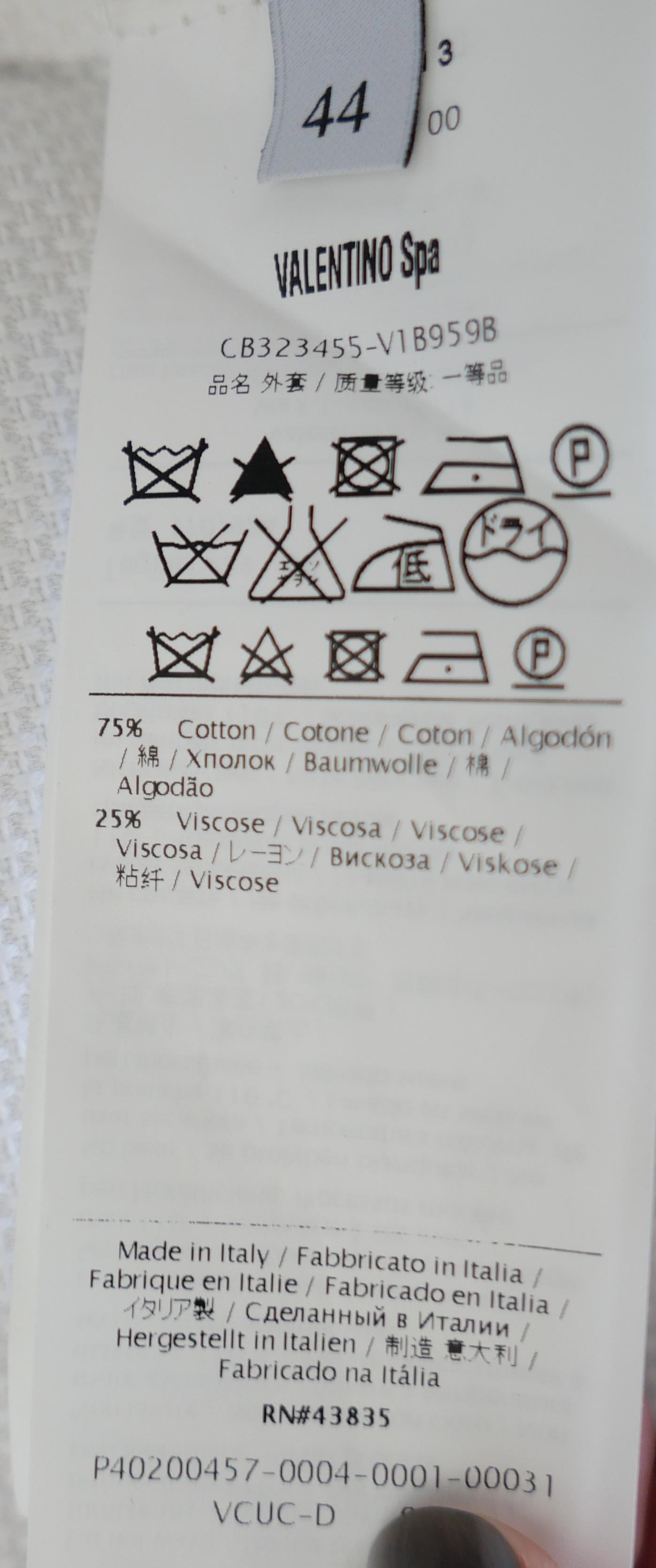 Valentino  Giacca cropped bianca e nera con bordo smerlato in vendita 2