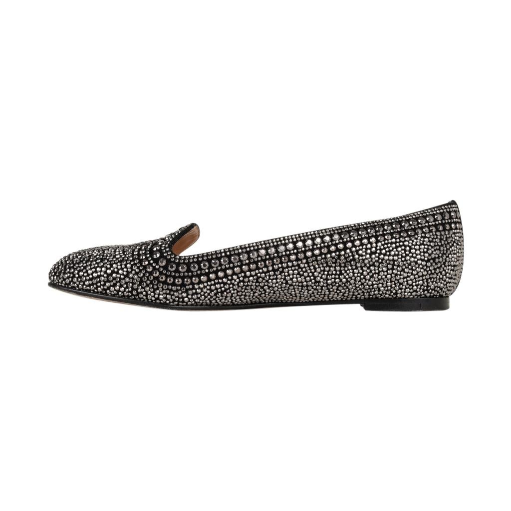 Valentino Scarpa con borchie d'argento e piatto nero senza tempo 38.5 / 8.5 in vendita 1