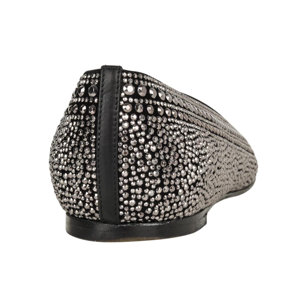 Valentino Scarpa con borchie d'argento e piatto nero senza tempo 38.5 / 8.5 in vendita 3