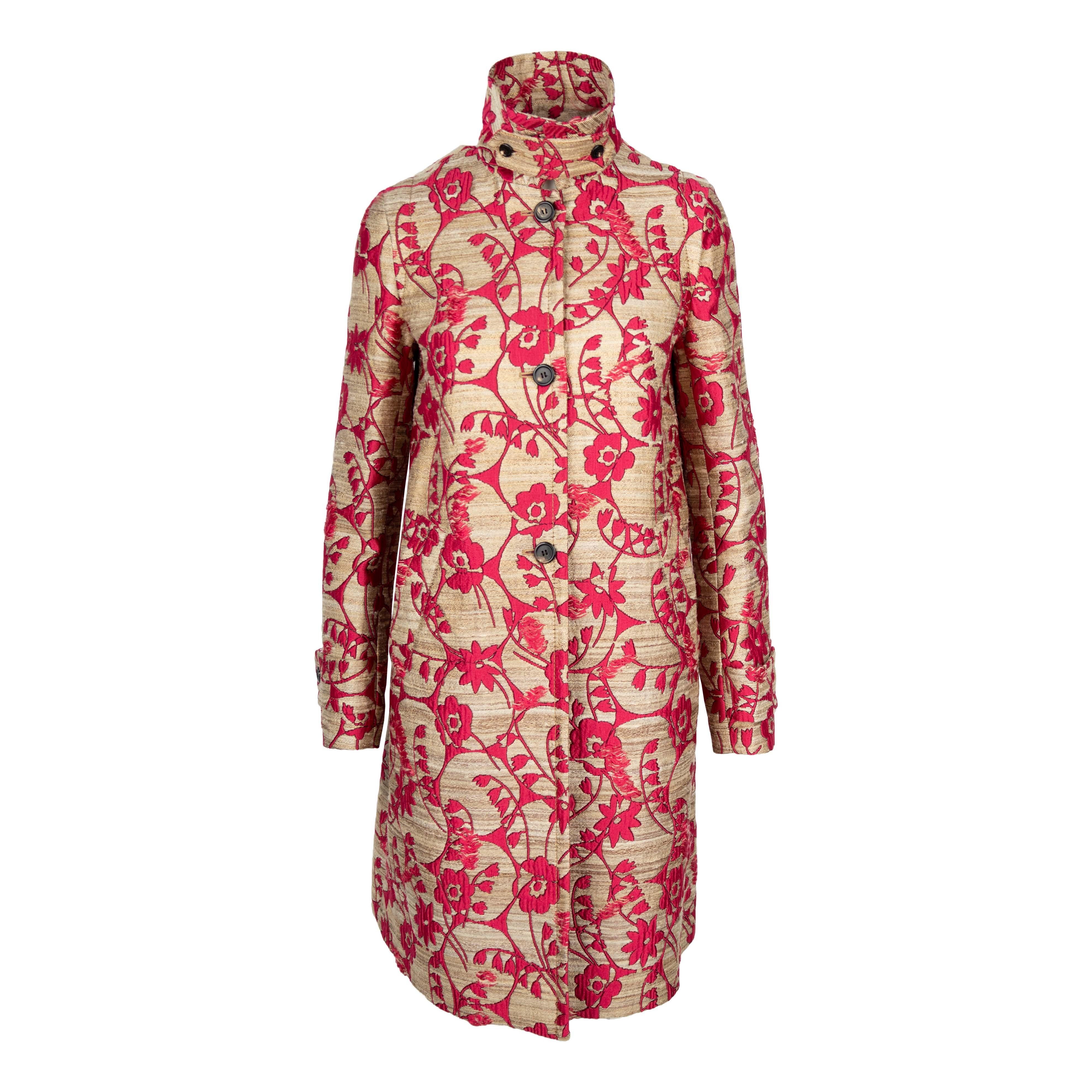 This Valentino Silk Blend Jacquard Coat is a timeless piece of fashion. Woven with Tussah silk and featuring a raffia-like texture and subtle golden shimmer, the floral-patterned coat is a distinctive addition to any wardrobe. Featuring long