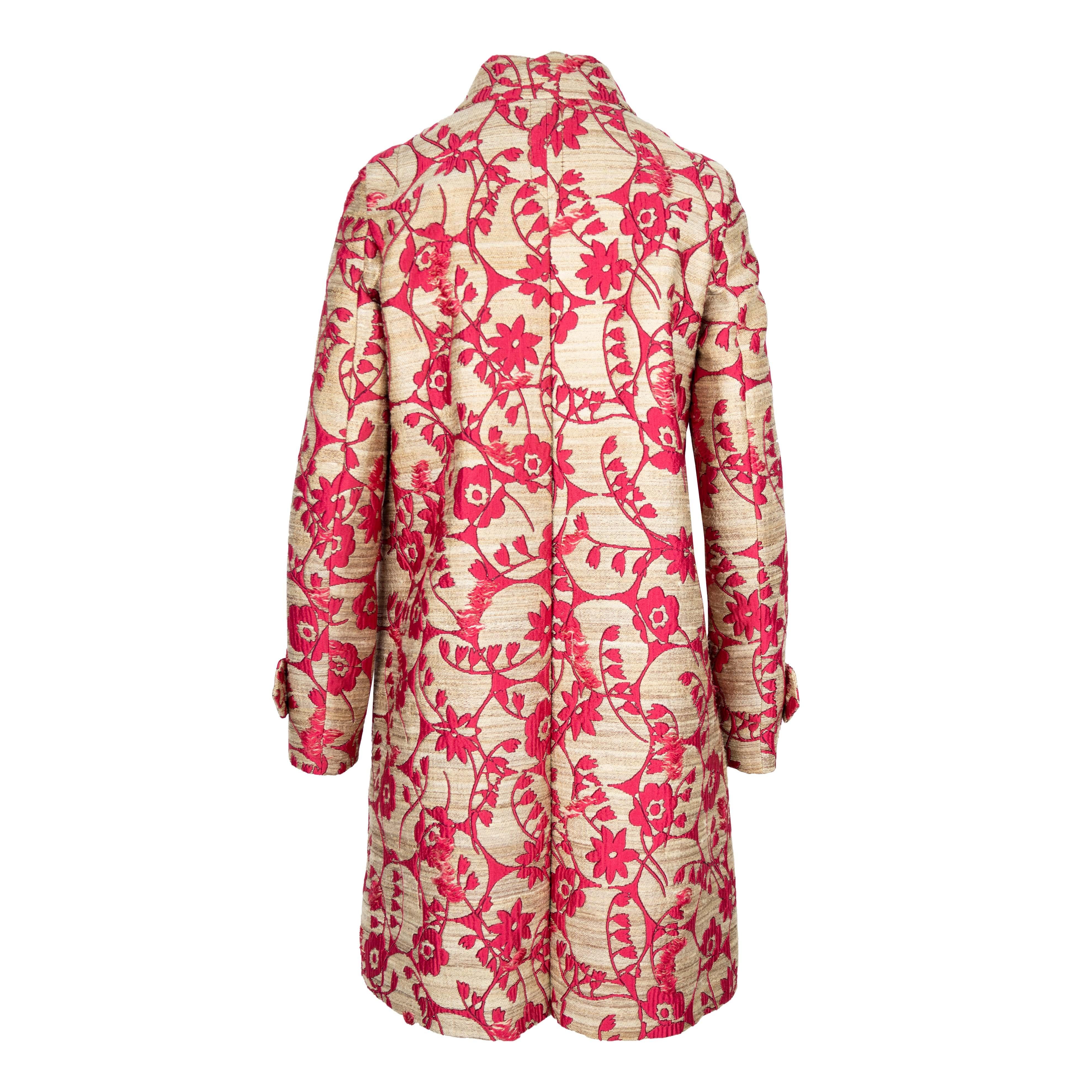 This Valentino Silk Blend Jacquard Coat is a timeless piece of fashion. Woven with Tussah silk and featuring a raffia-like texture and subtle golden shimmer, the floral-patterned coat is a distinctive addition to any wardrobe. Featuring long
