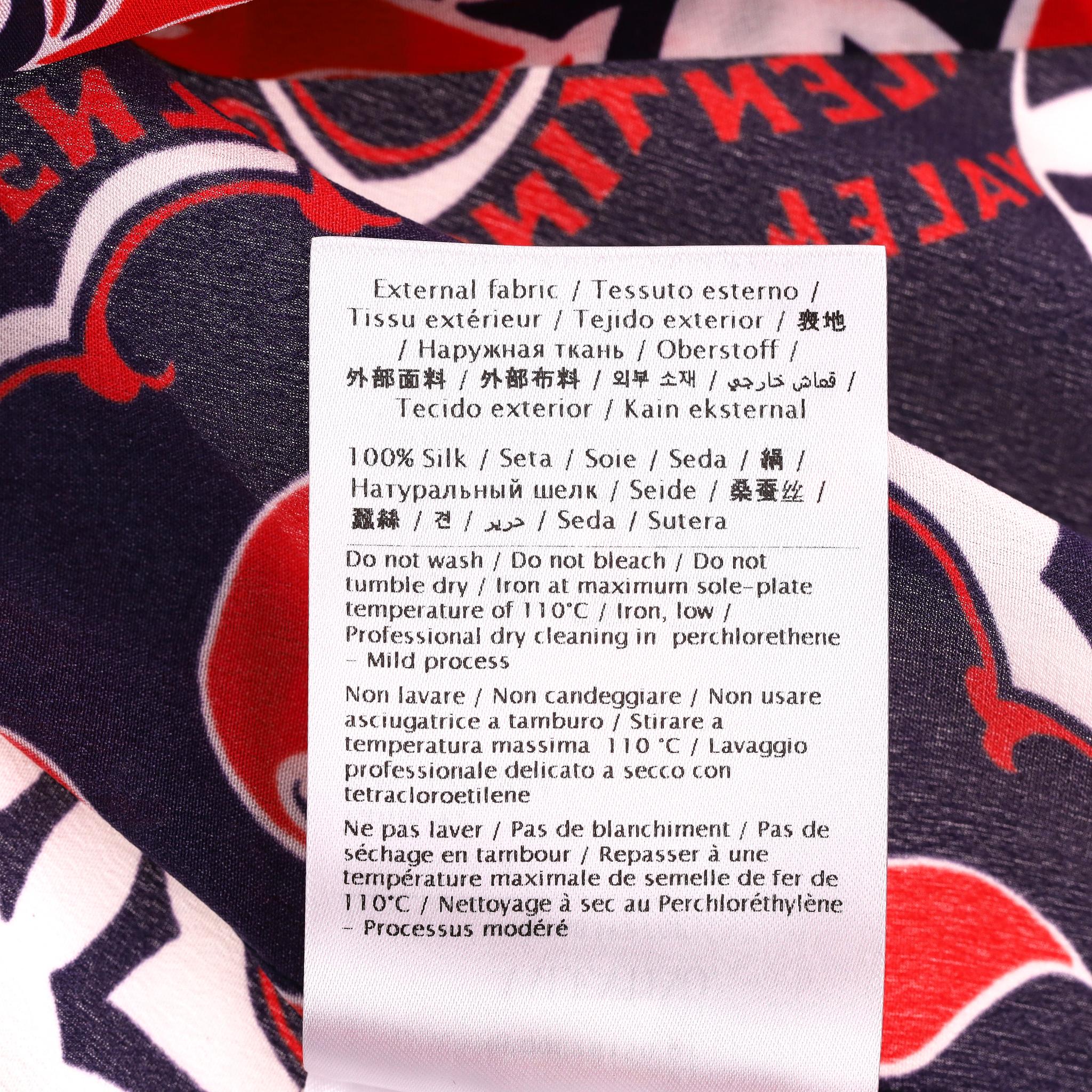 Top e pantaloni con stampa logo di Valentino in crepe di seta in vendita 3