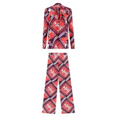 Valentino Seidenkrepp Bandana Logo Druck Krawattenhals Oberteil & Hosen Ensemble