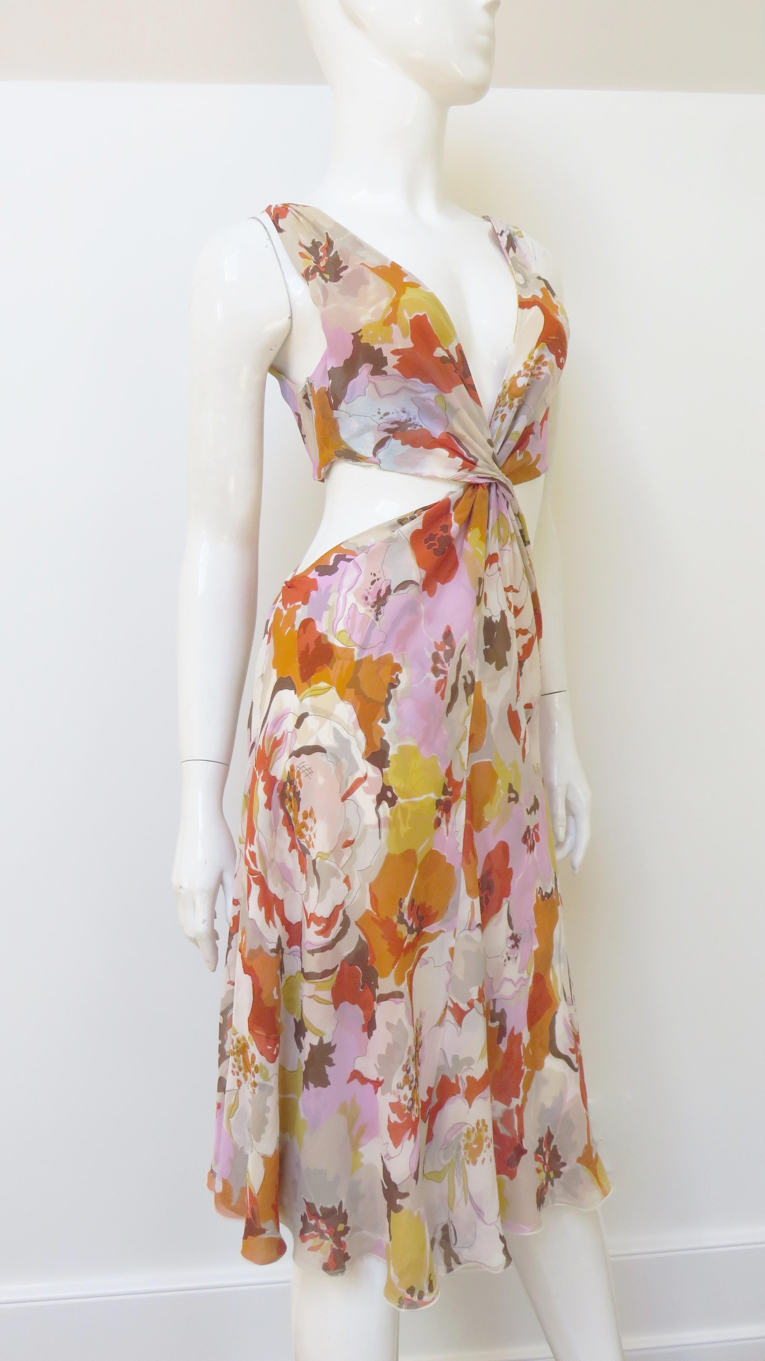 Valentino Silk Dress with Cut out Waist S/S 2005 For Sale 4