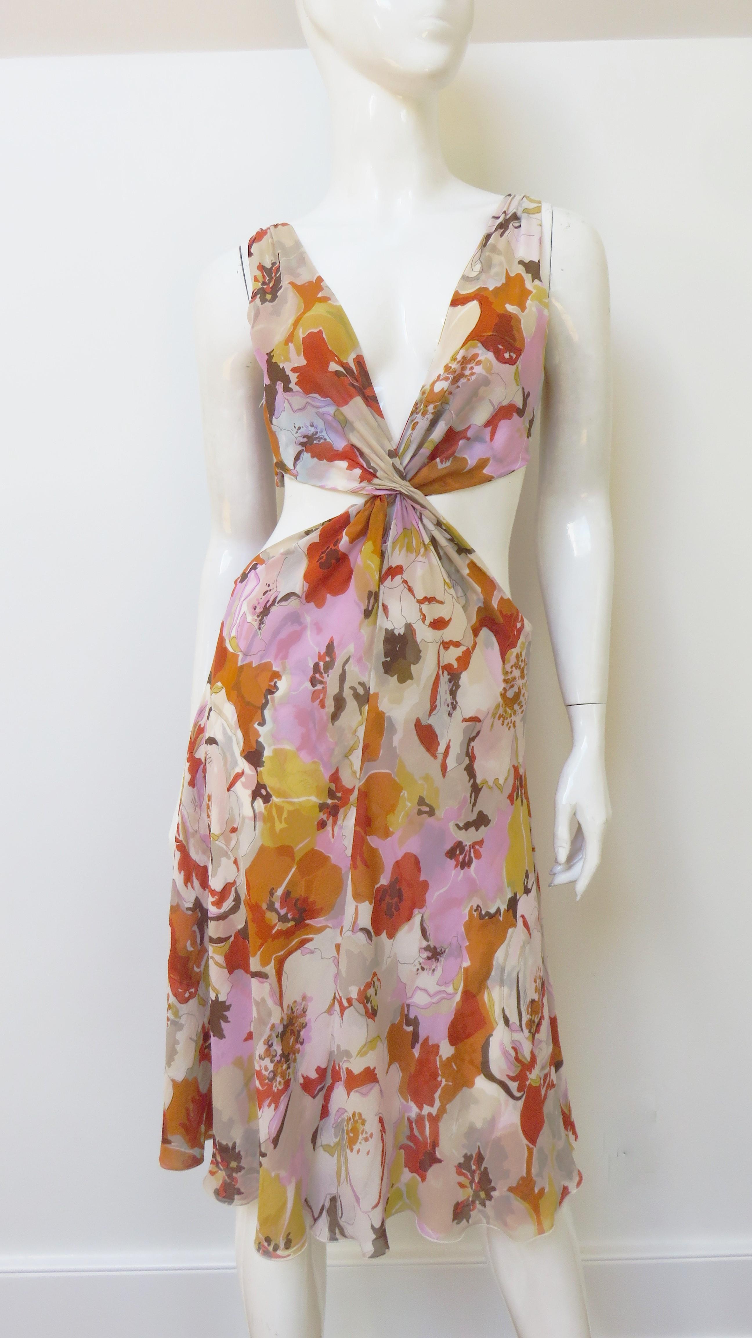 Valentino Silk Dress with Cut out Waist S/S 2005 For Sale 2