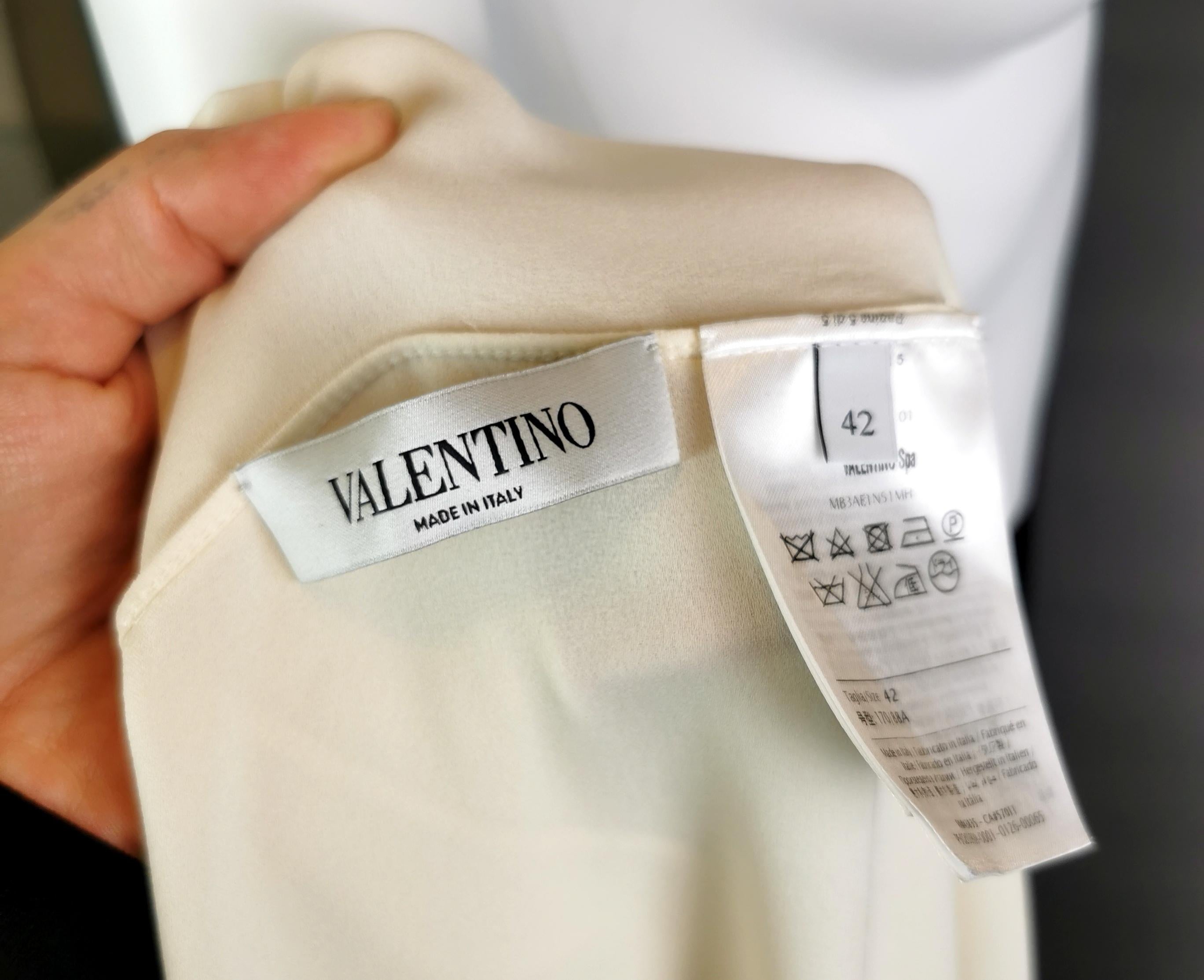 Valentino Seiden-Georgette-Cape-Bluse mit Schleife hinten  im Angebot 11