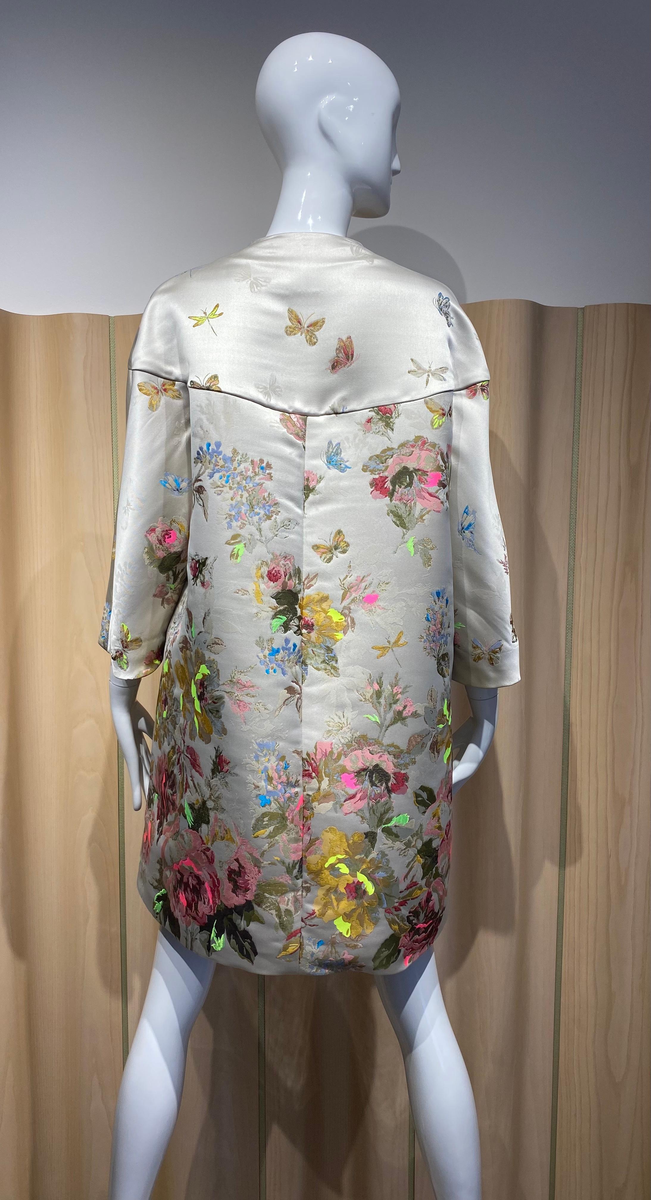 VALENTINO Silver Brocade Floral Print Coat In New Condition In Beverly Hills, CA