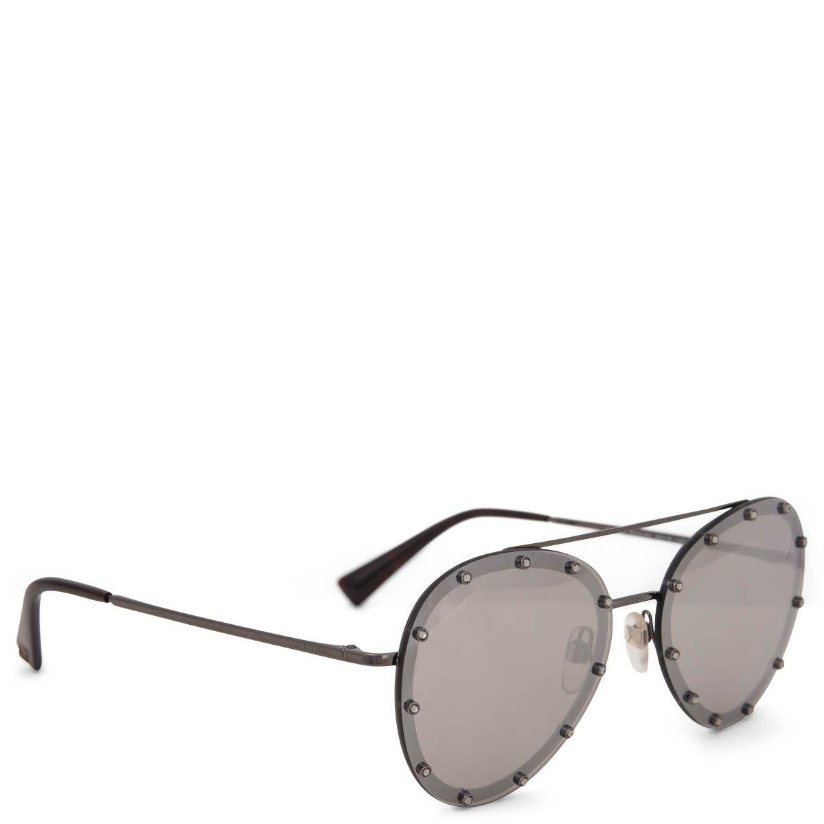 100% authentic Valentino VA 2013 aviator sunglasses featuring mirror lenses embellished with 22 hand-applied Austrian-crystal studs. Have been worn and are in excellent condition. 

Measurements
Model	VA 2013 3005/6G
Width	14cm (5.5in)
Height	5.5cm
