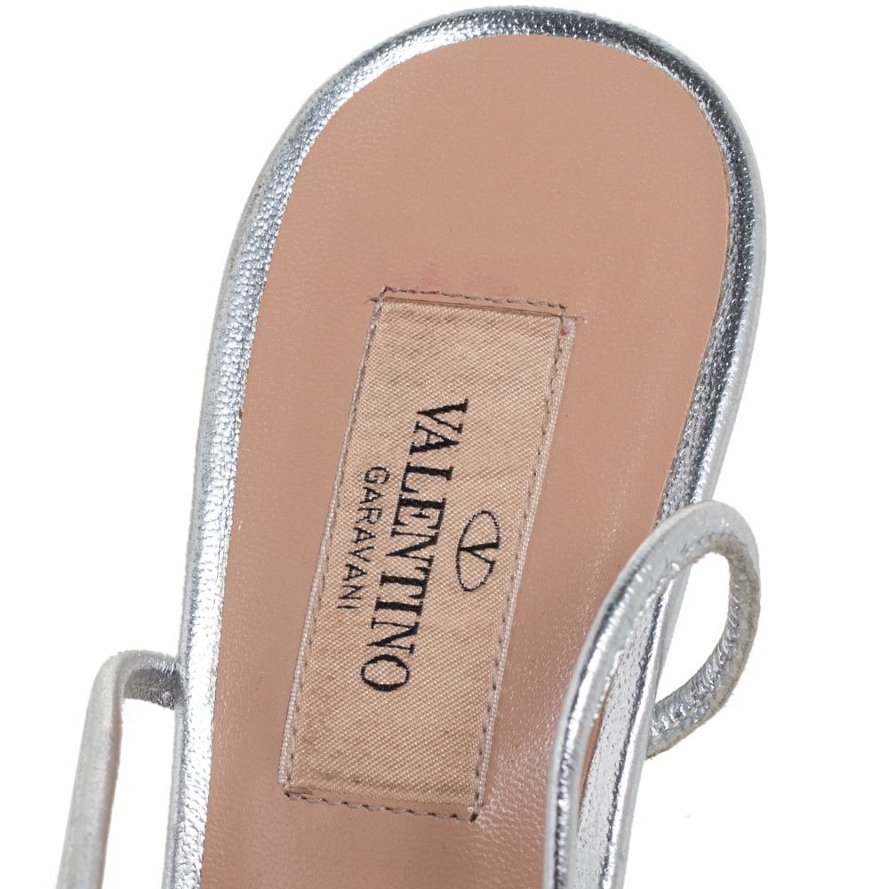 Valentino Silver Leather Rockstud Open Toe Ankle Strap Sandals Size 38 In Good Condition In Dubai, Al Qouz 2