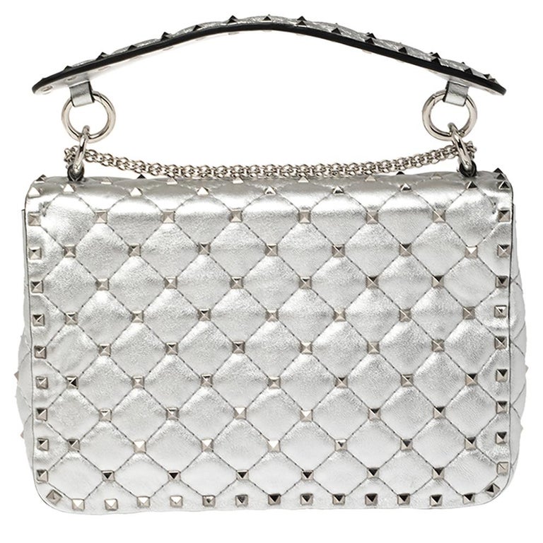 VALENTINO SILVER. #valentino #bags #shoulder bags #wallet #leather  #accessories #metallic