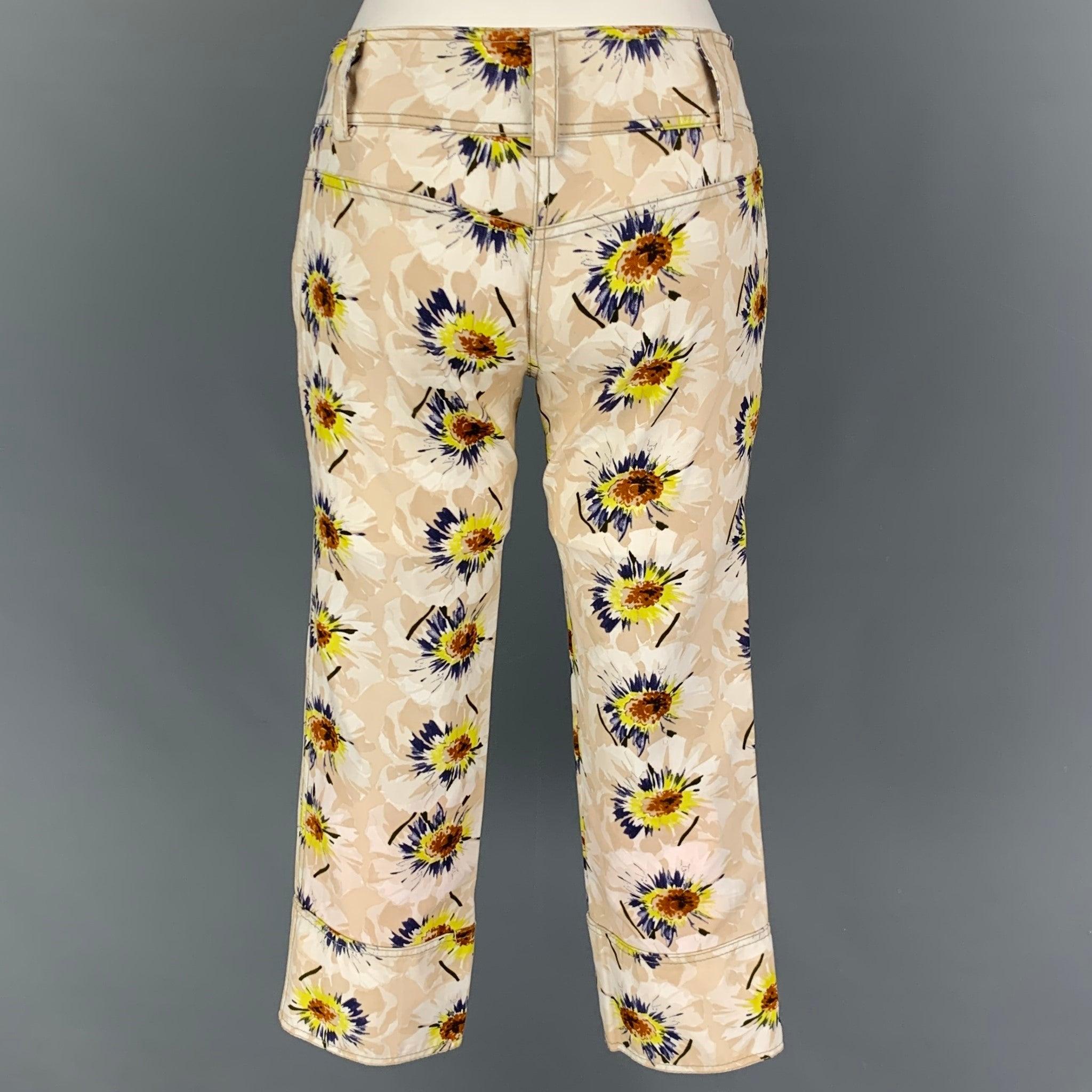 VALENTINO pants comes in a beige & multi-color floral cotton featuring a cropped leg, zip fly, and a double button closure.
Very Good
Pre-Owned Condition. 

Marked:   38/2 

Measurements: 
  Waist: 28 inches  Rise: 8 inches  Inseam: 24 inches 
  
 