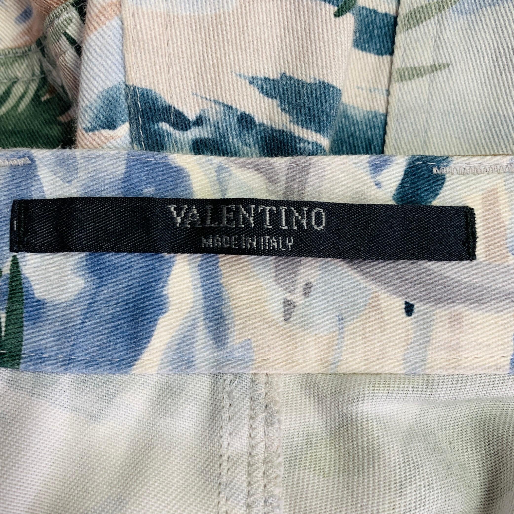 Grigio Valentino taglia 30 Pantaloncini hawaiani tropicali in cotone twill con zip e moschettone in vendita