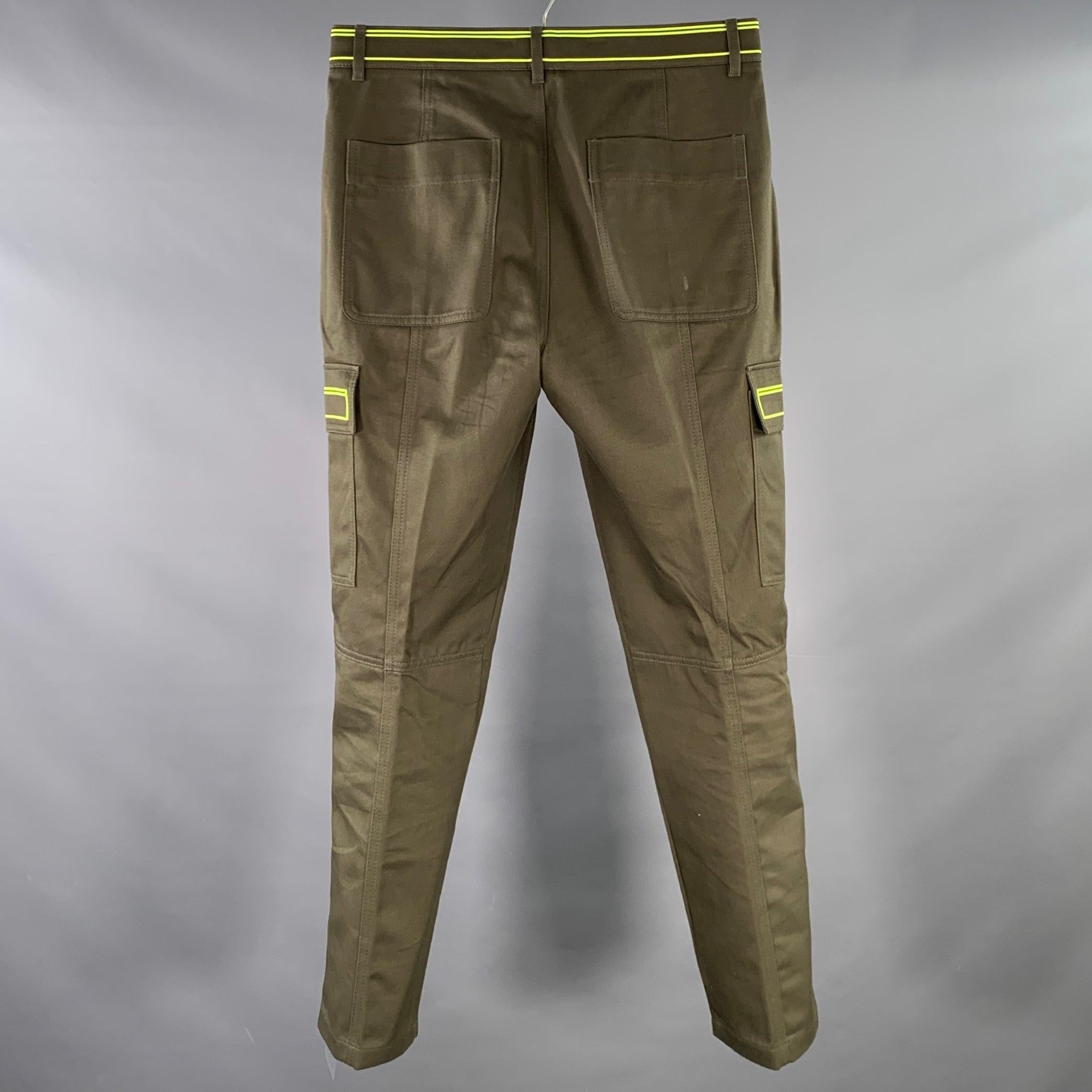 Marron VALENTINO Taille 30 Olive Neon Cotton Cargo Pockets Casual Pants en vente