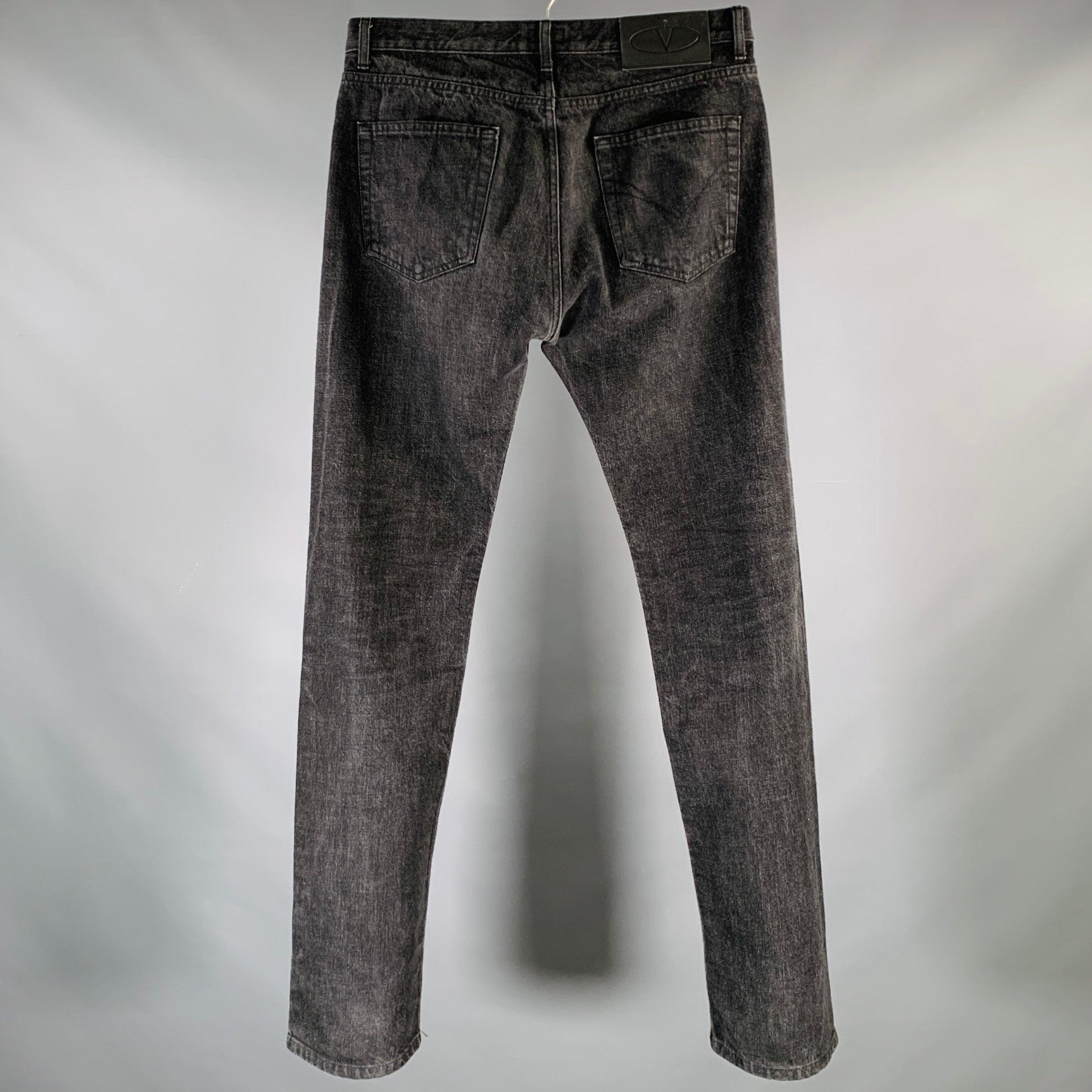 VALENTINO jeans
in a charcoal grey cotton fabric featuring a five pockets style, straight leg, and button fly closure. Made in Italy.New With Tags. 

Marked:   46 

Measurements: 
  Waist: 32 inches Rise: 9 inches Inseam: 32 inches 
  
  
 
Sui