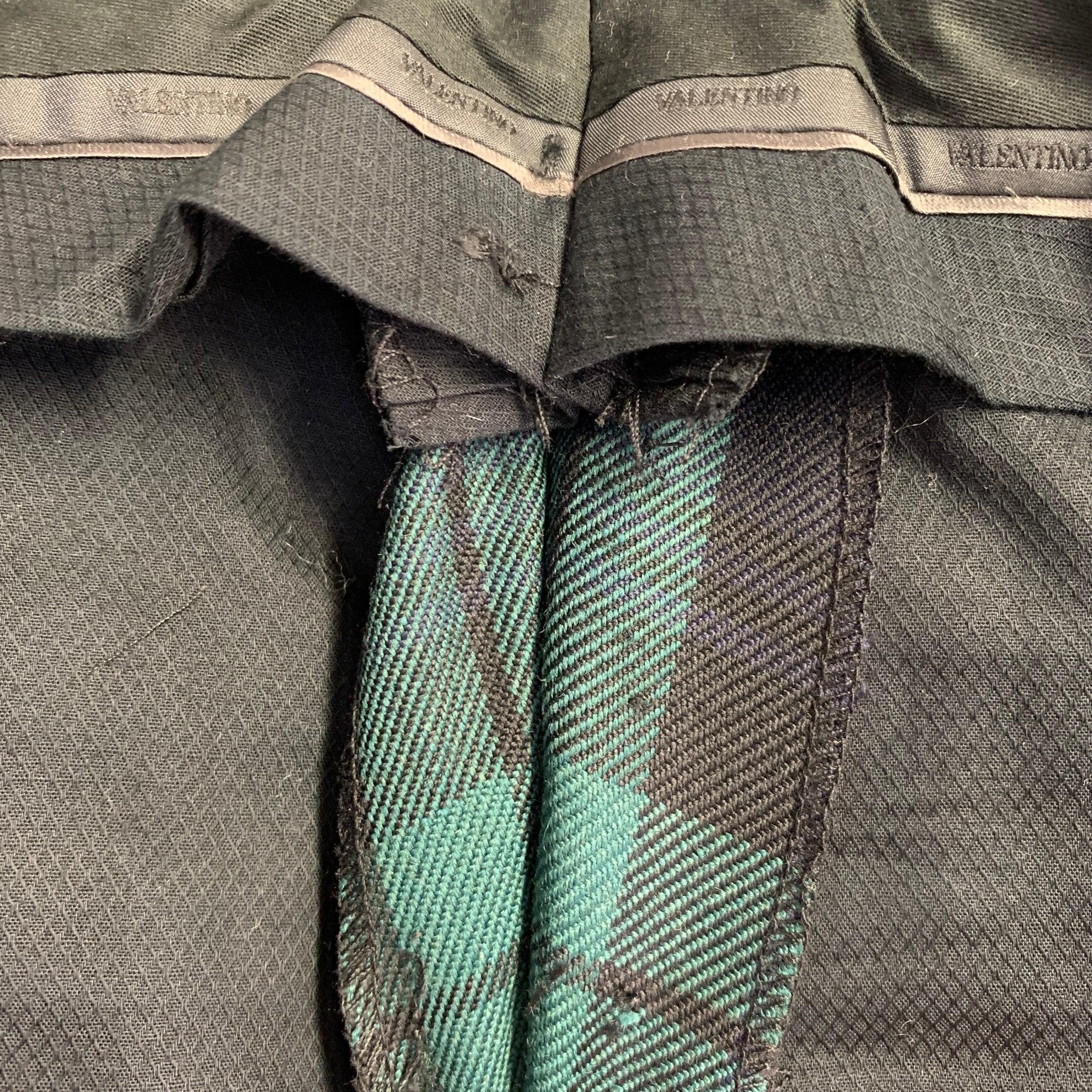 VALENTINO Taille 32 Pantalon habillé plissé en laine à carreaux vert marine Pour hommes en vente