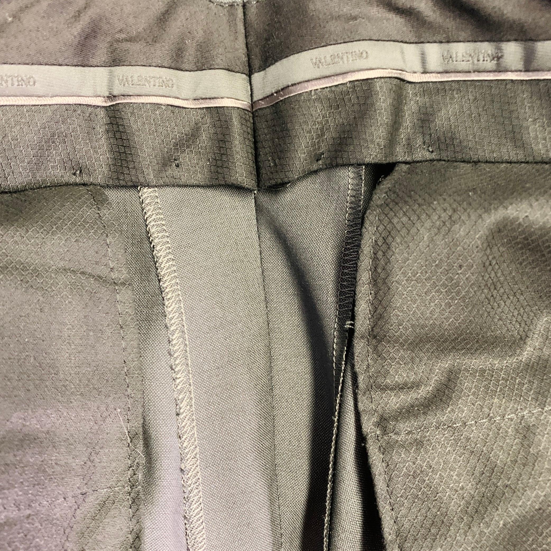 VALENTINO Taille 34 Pantalon habillé fuselé à devant plat en laine mohair gris anthracite en vente 1