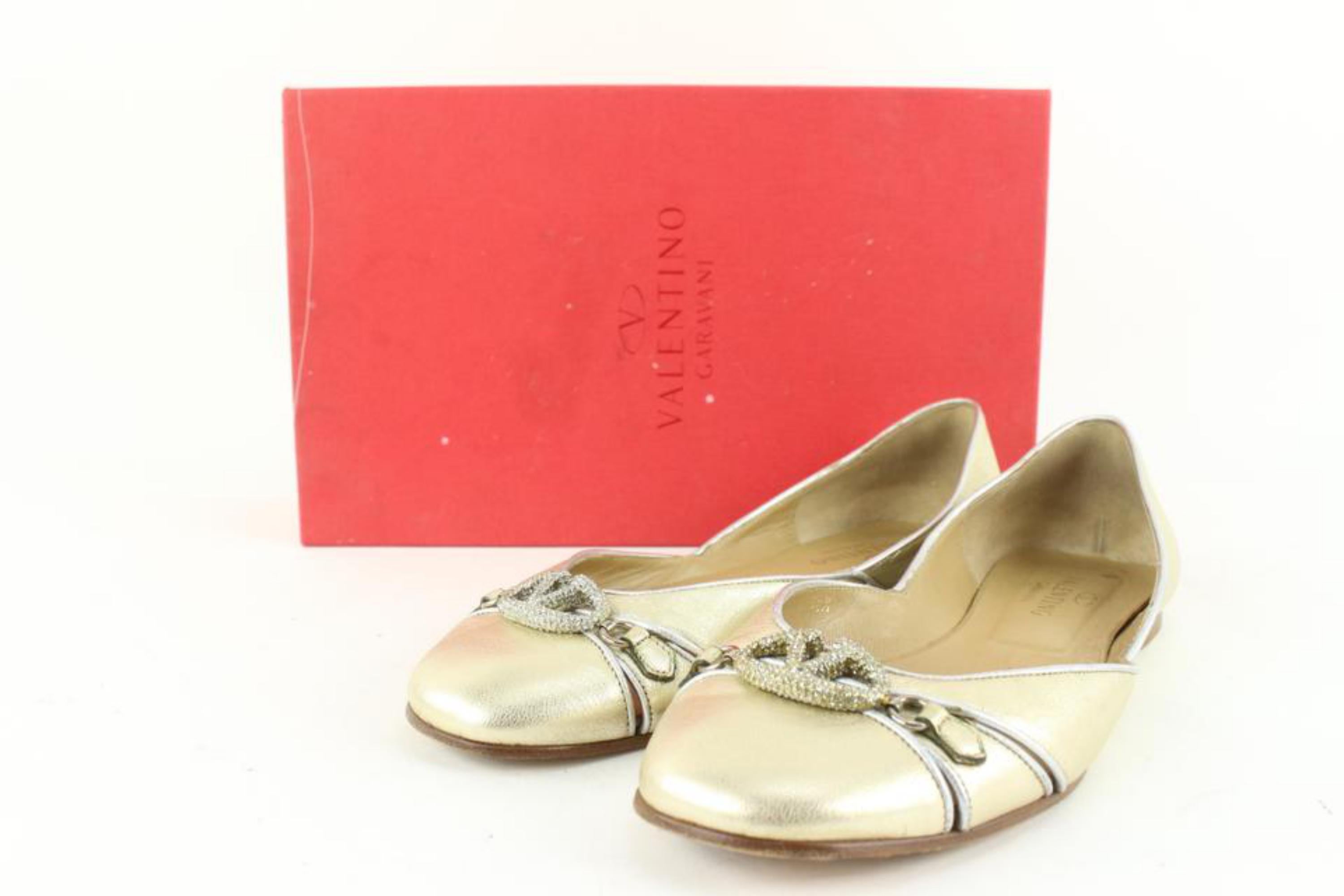 Valentino Size 38.5 Light Gold Leather V Logo Crystal Ballerina Flats 110va57
Date Code/Serial Number: 586
Made In:  Italy
Measurements: Length:  10
