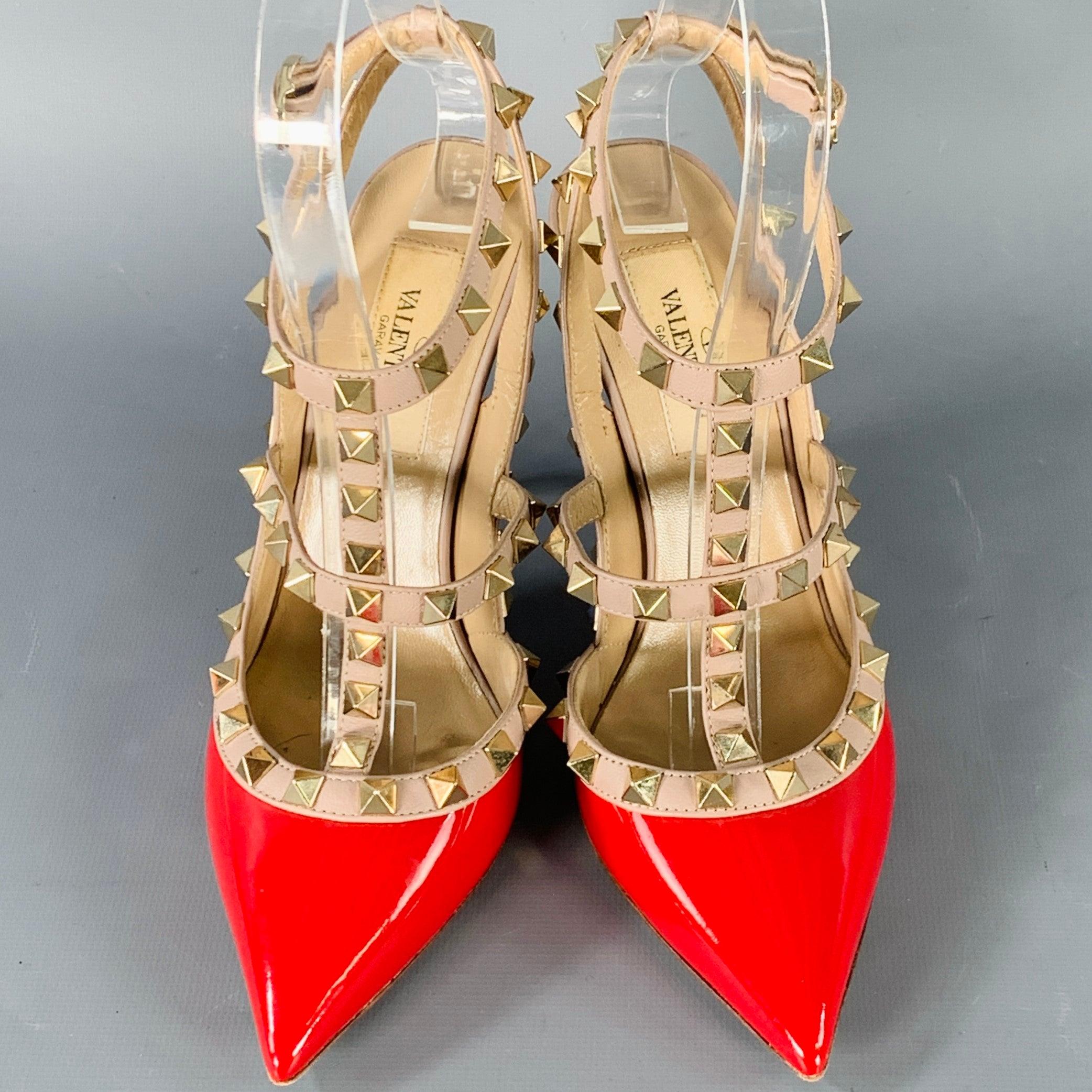 VALENTINO Size 4 Rockstud Red Nude Gold Studded T- Strap Pumps In Good Condition For Sale In San Francisco, CA