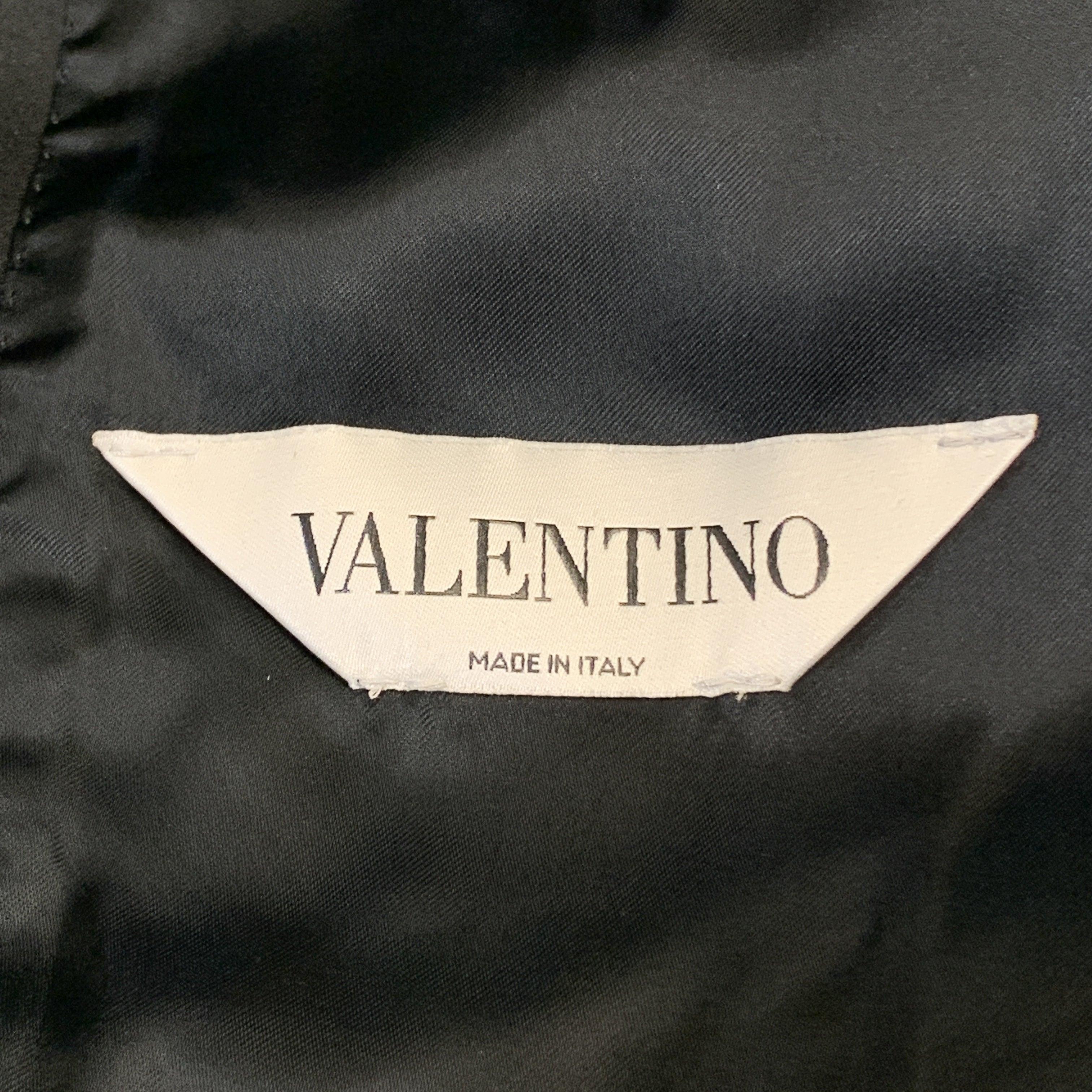VALENTINO Size 40 Grey & Black Jacquard Polyester / Silk Peak Lapel Sport Coat For Sale 3