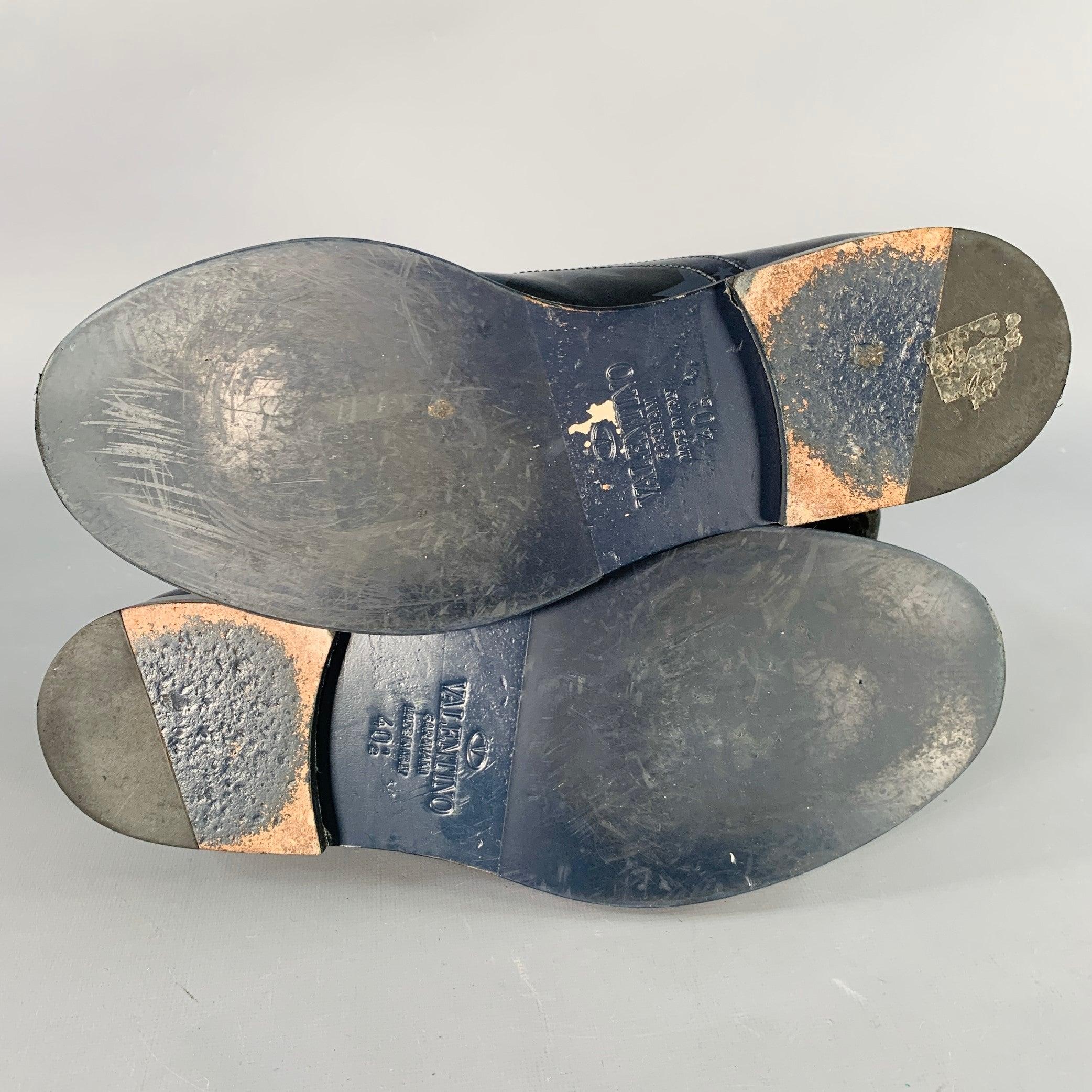VALENTINO Taille 7.5 Navy Embossed Stars Leather Oxford Lace-Up Shoes en vente 1