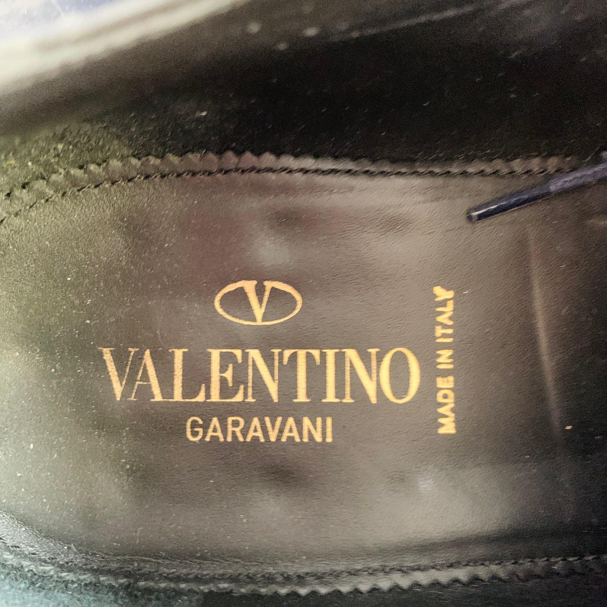 VALENTINO Taille 7.5 Navy Embossed Stars Leather Oxford Lace-Up Shoes en vente 2