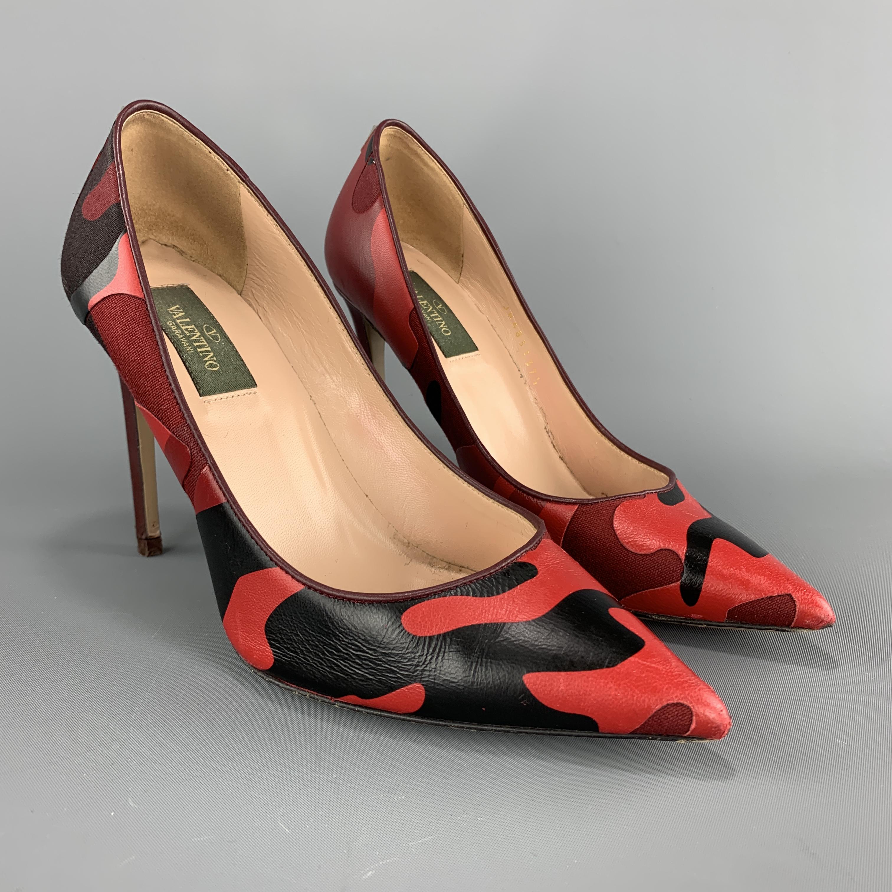 VALENTINO Size 7.5 Red Camouflage Pointed Rockstud Pumps In Good Condition In San Francisco, CA