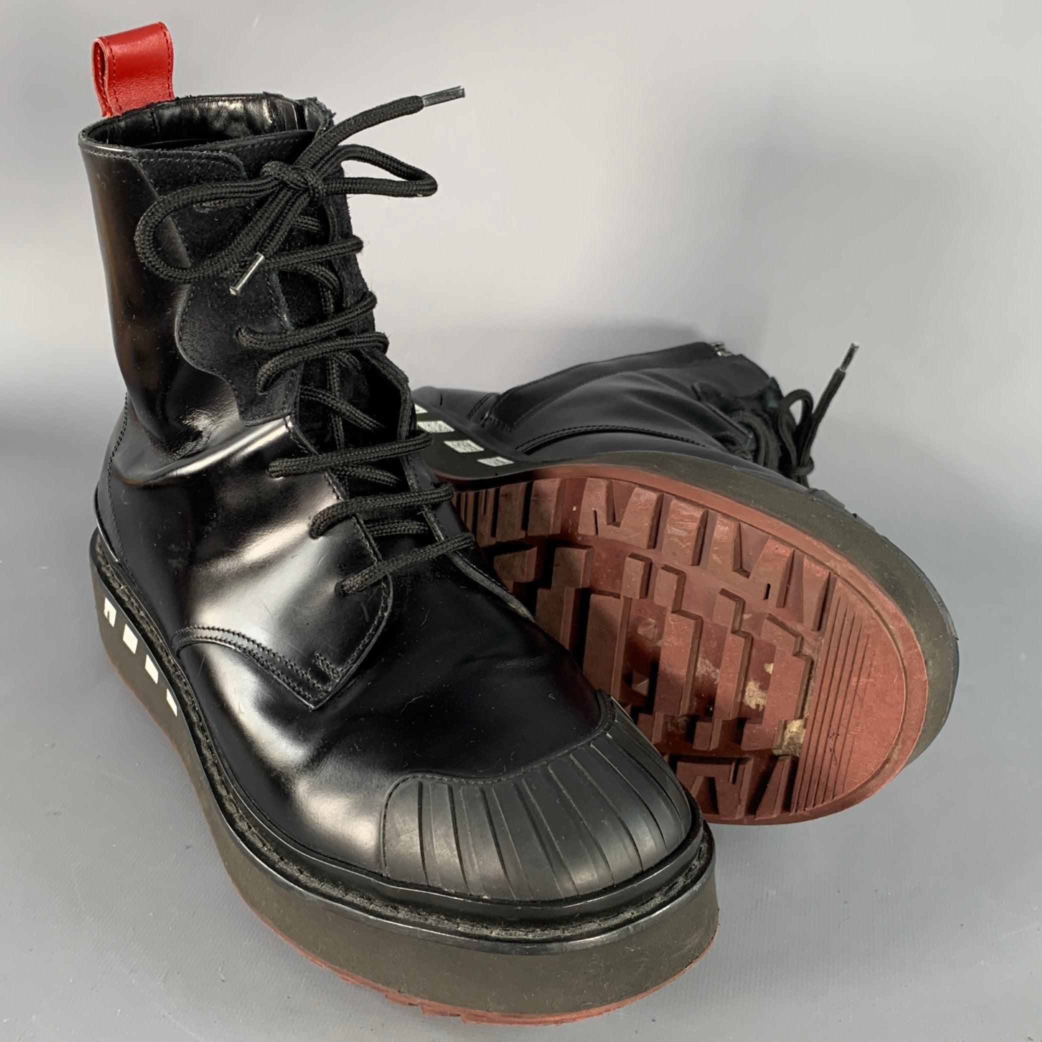 Uomo Valentino taglia 8 Stivali in pelle nera rossa con suola in gomma e zip, Up & Up in vendita