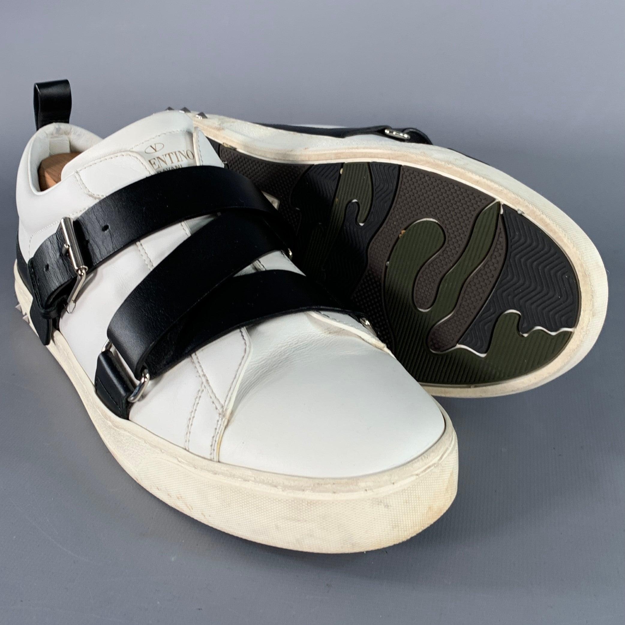 VALENTINO Taille 8.5 White Black Two Toned Leather Belted Sneakers Pour hommes en vente