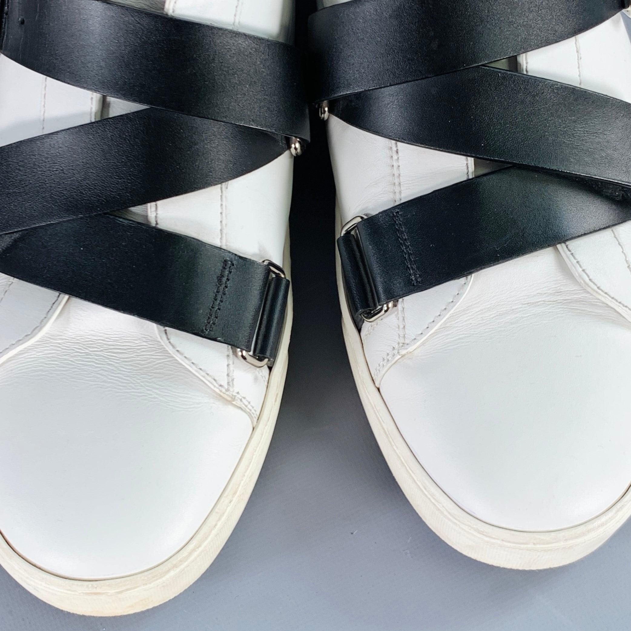VALENTINO Taille 8.5 White Black Two Toned Leather Belted Sneakers en vente 4