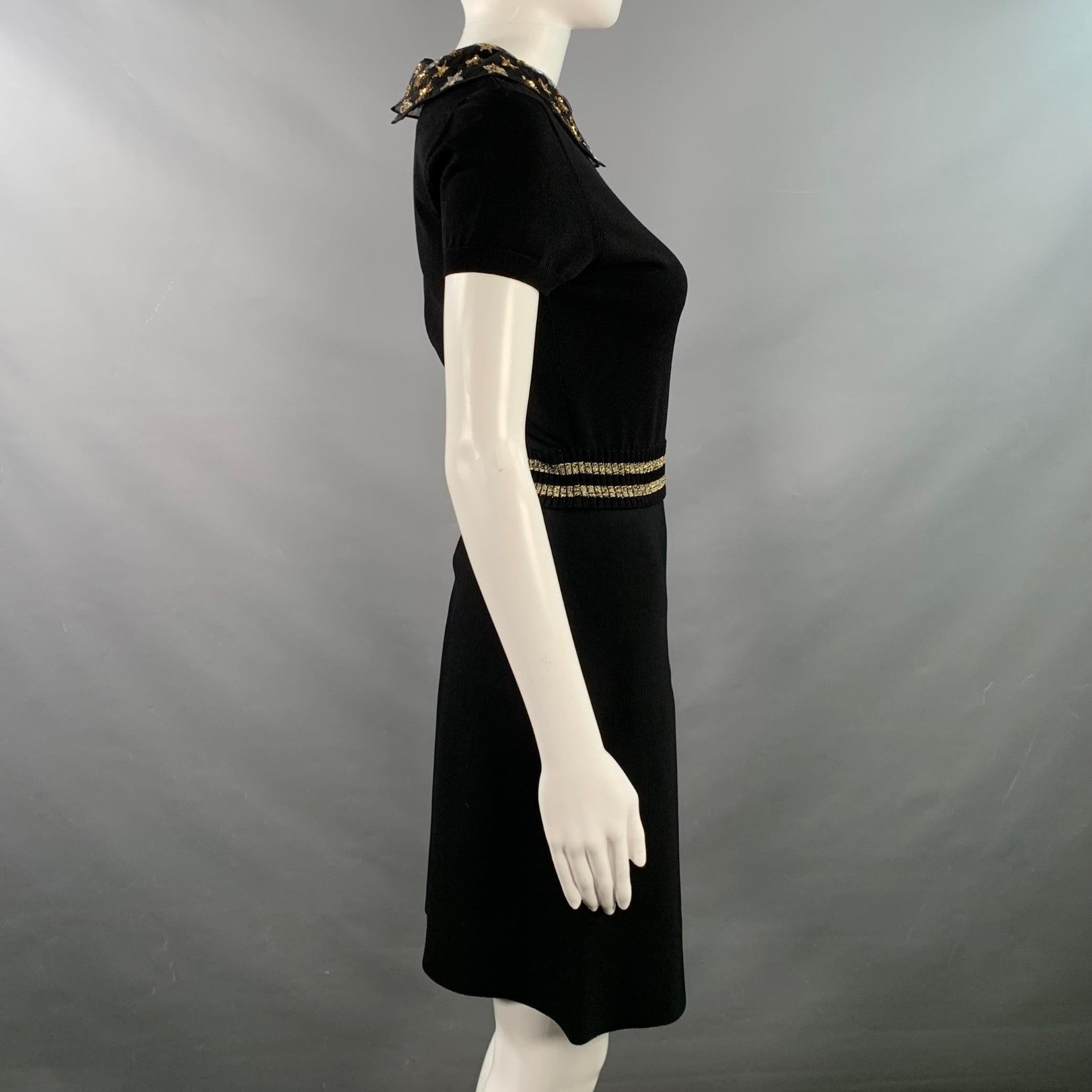 Noir VALENTINO Size M Black Gold Viscose Blend Stars Applique Short Sleeve Dress en vente