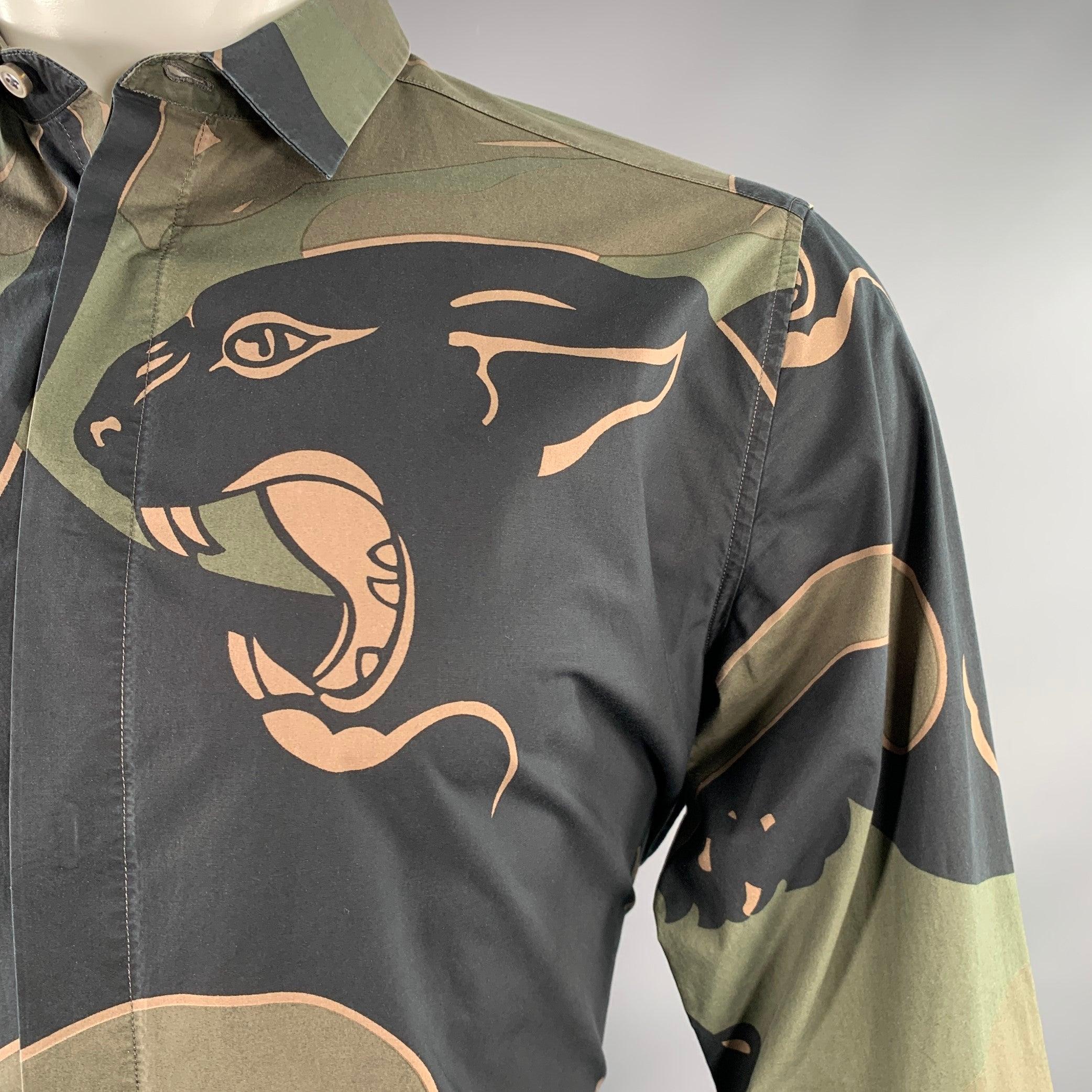 VALENTINO long sleeve shirt in a black and olive green cotton fabric featuring panther print, spread collar, and hidden button closure. Made in Italy.Very Good Pre-Owned Condition. Minor
signs of wear. 

Marked:   40/15.75Style: MV0AB7704BC FT0