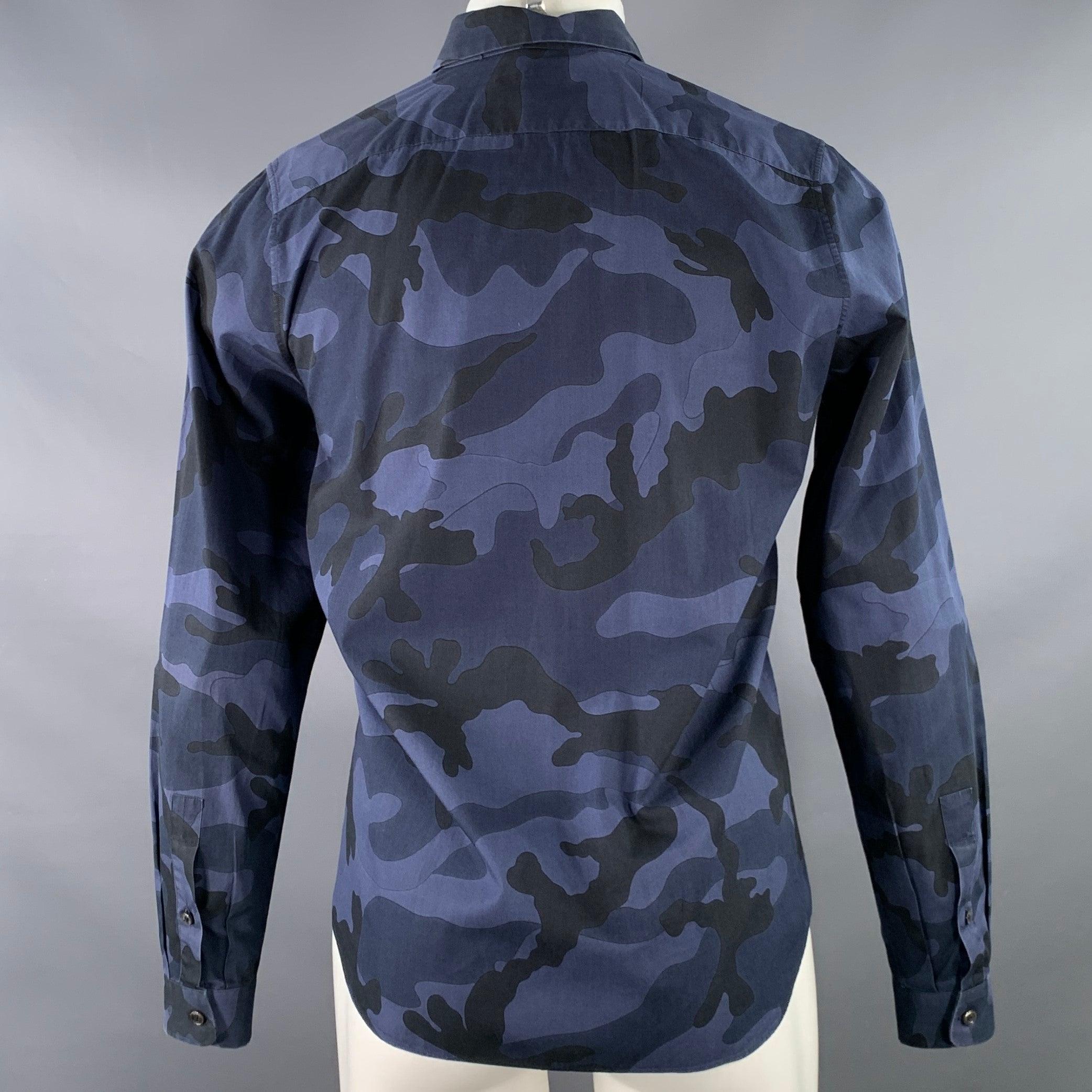 VALENTINO Size M Navy Black Camouflage Cotton Button Up Long Sleeve Shirt In Good Condition For Sale In San Francisco, CA