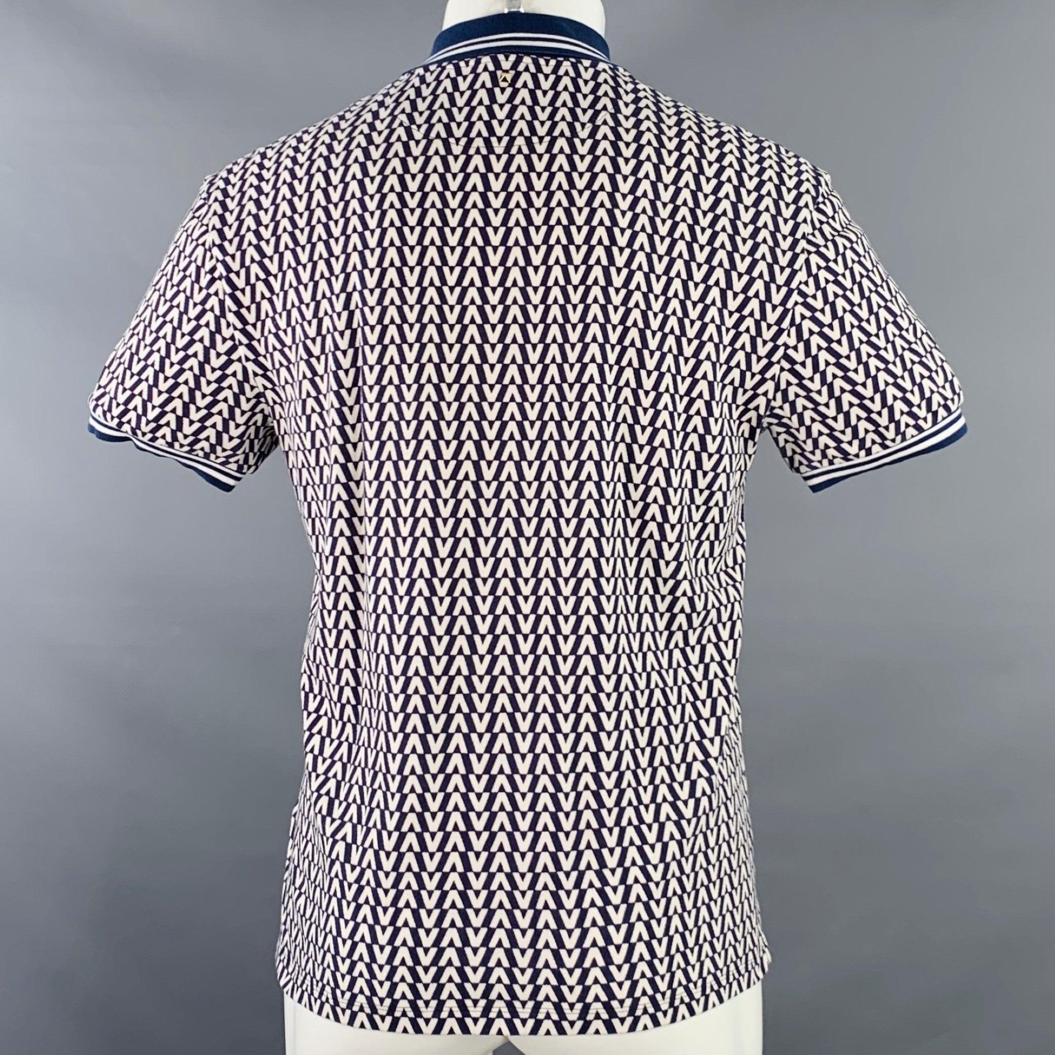 VALENTINO Size M Navy White Monogram Cotton Pique Buttoned Polo Excellent état - En vente à San Francisco, CA