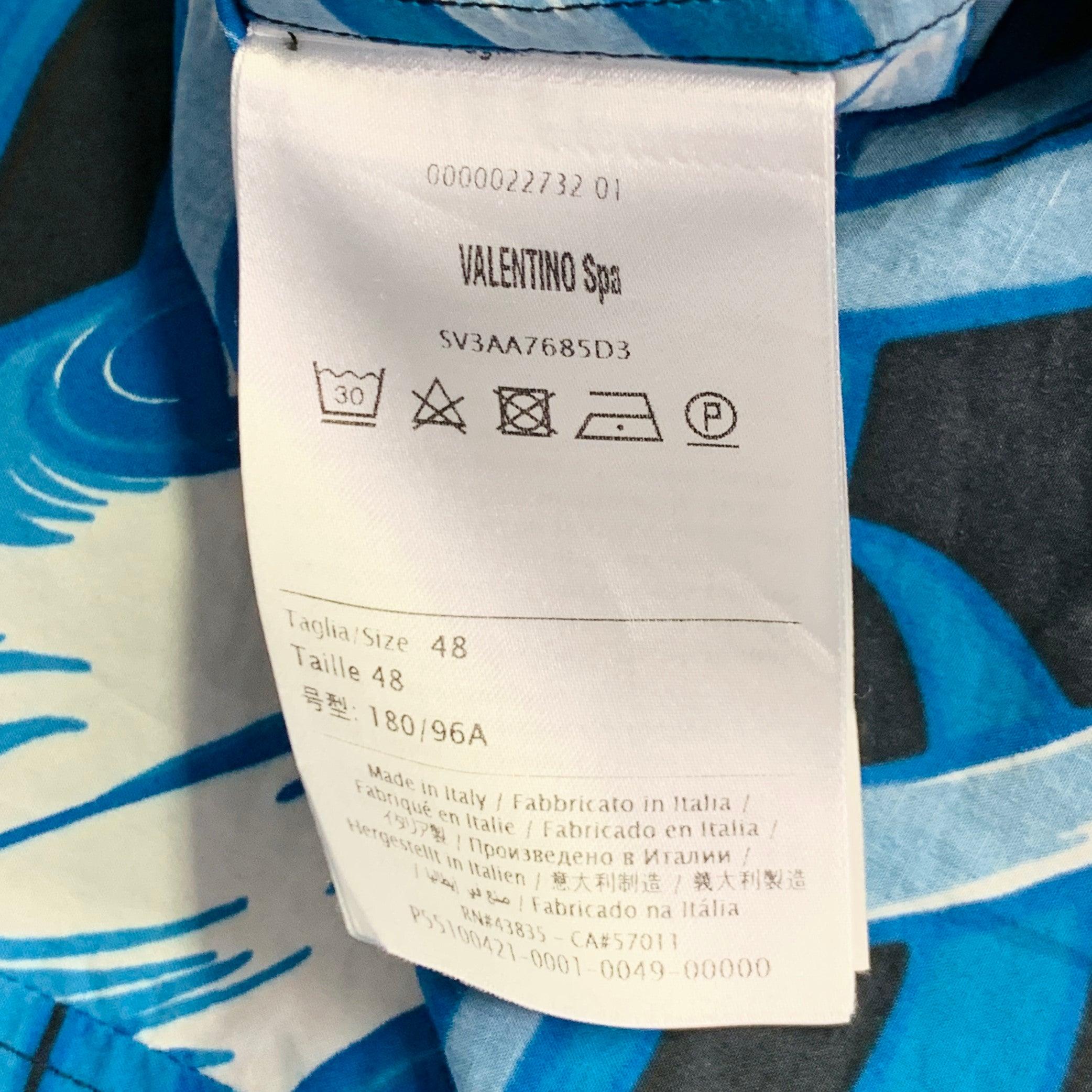 VALENTINO Size S Black White Blue Koi Fish Cotton One Pocket Camp Short Sleeve Shirt en vente 6