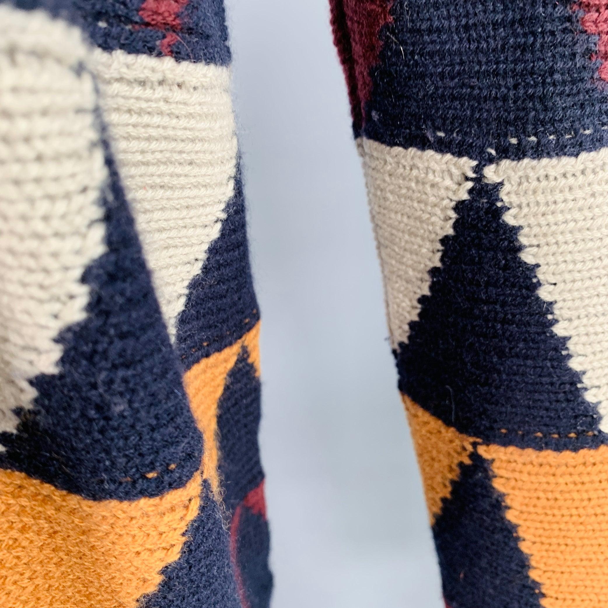 VALENTINO Pull col ras du cou triangulaire en cachemire multicolore taille S en vente 1