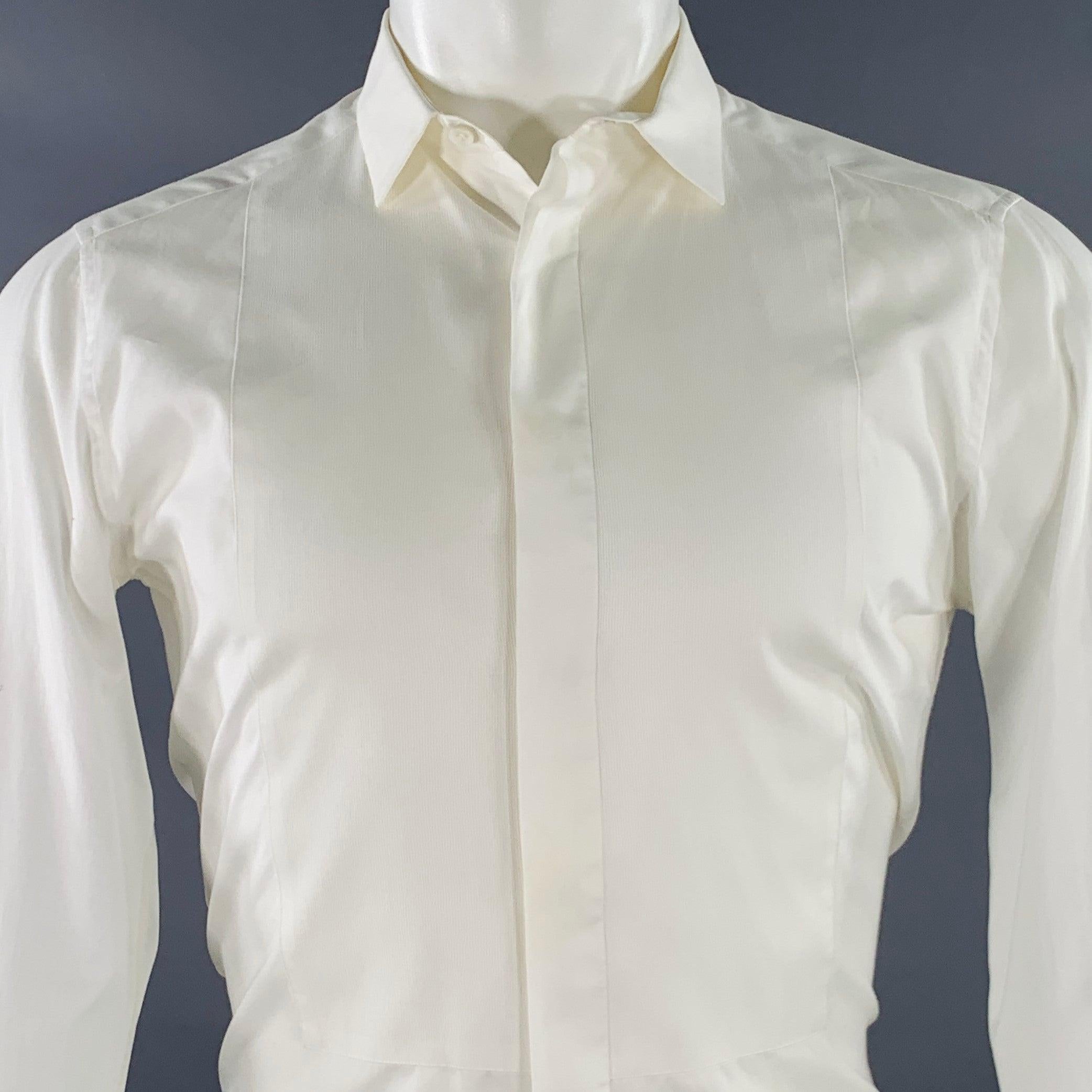 VALENTINO long sleeve shirt in a white cotton woven fabric featuring a woven bib front, and hidden button closure. Cufflinks not included.Made in Italy.Very Good Pre-Owned Condition. Minor hard-to-see marks on front at buttons. 

Marked:   39/15.5