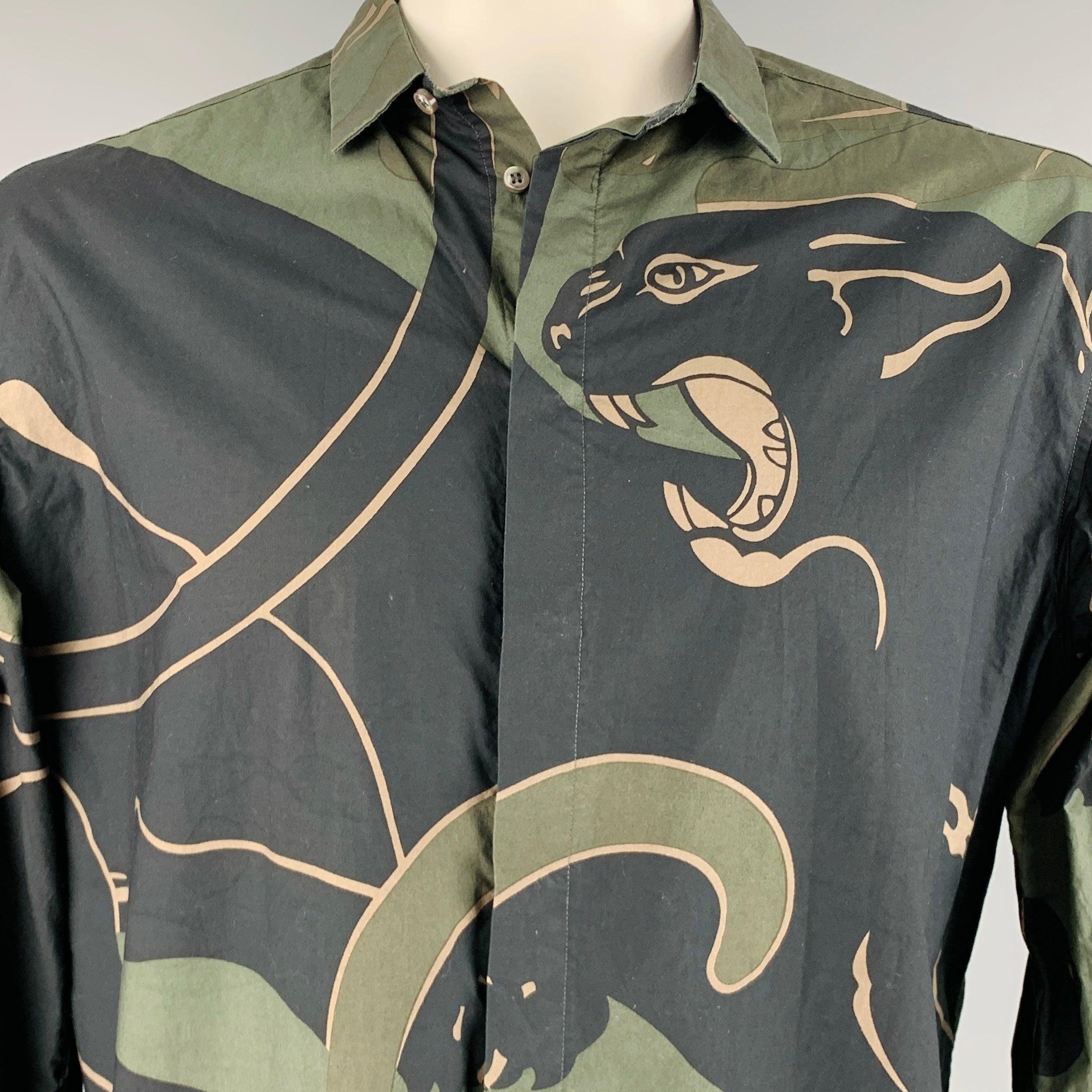 VALENTINO
long sleeve shirt in a black
and olive green cotton fabric featuring panther print, spread collar, and hidden button closure. Made in Italy.Very Good Pre-Owned Condition. Minor mark. 

Marked:   44/17.5 

Measurements: 
 
Shoulder: 17.5