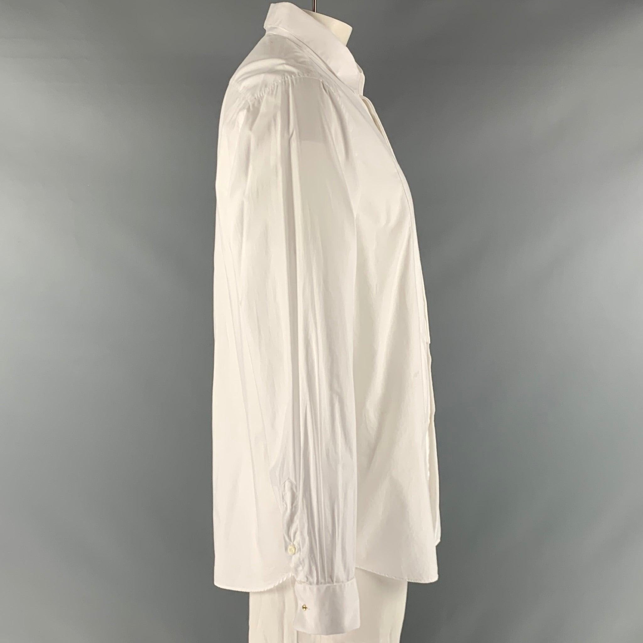 VALENTINO tuxedo long sleeve shirt comes in a white cotton fabric featuring a straight collar, french cuff, and a button down closure. Cuff links not included. Made in Italy.Very Good Pre-Owned Condition. Moderate signs of wear. 

Marked:   46 18