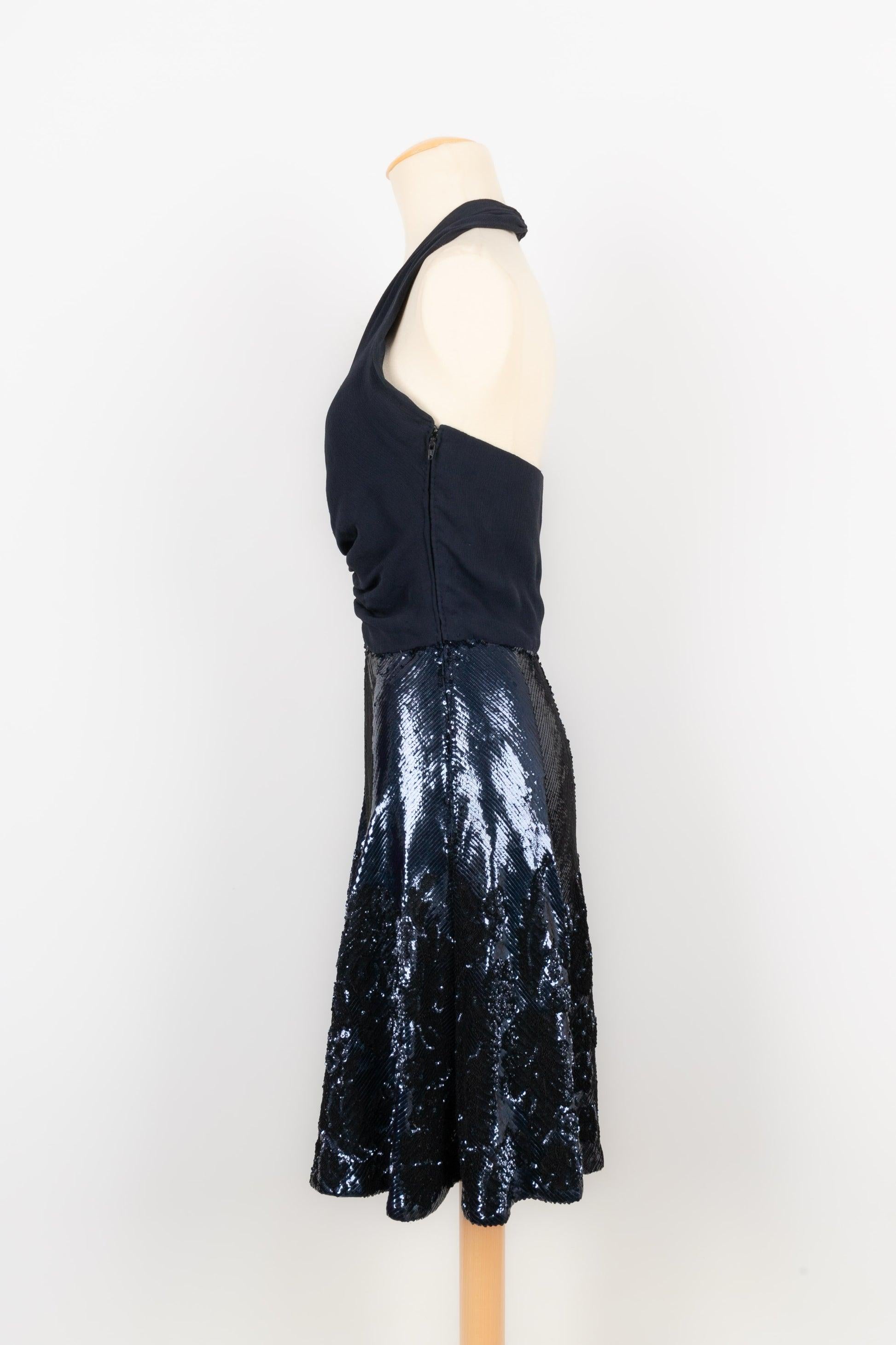 Valentino - Haute Couture skater dress in silk muslin sewn with dark blue sequins. No size nor composition label, it fits a 36FR.

Additional information:
Condition: Very good condition
Dimensions: Chest: 40 cm
Length: about 85 cm

Seller reference: