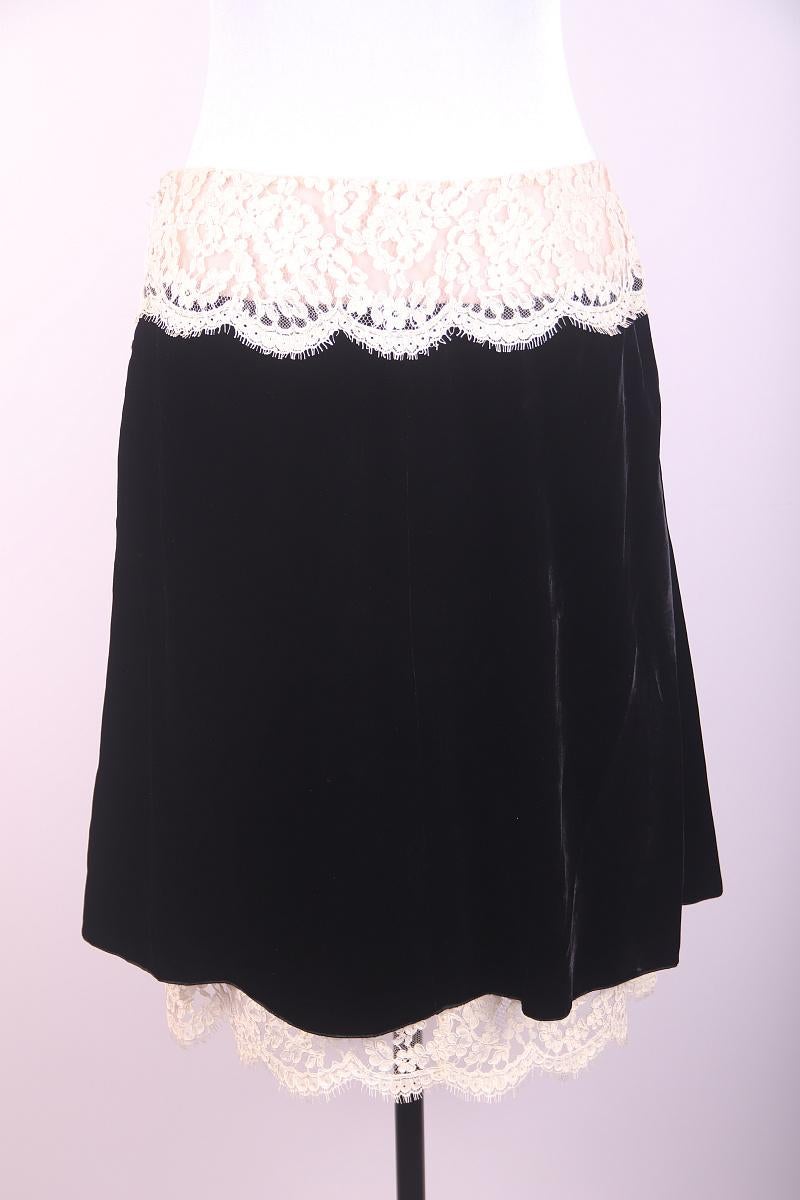Falda Valentino de encaje de seda
maniquí 84,5 cm x 62 cm x 91 cm maniquí 33,35 pulg. x 24,49 pulg. x 35,79 pulg.
talla 10

excelente estado

seda incluida