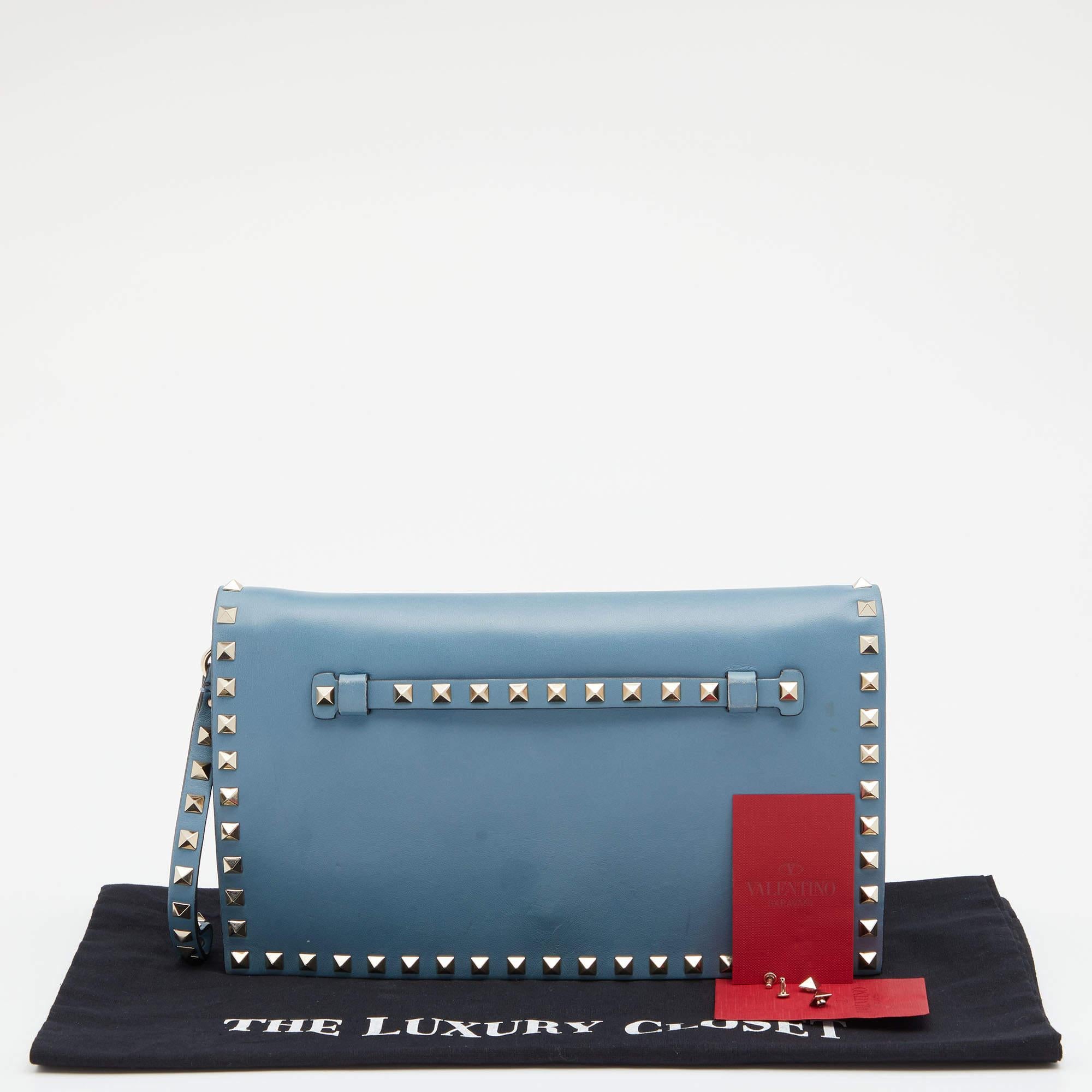 Valentino Sky Blue Leather Rockstud Clutch For Sale 2